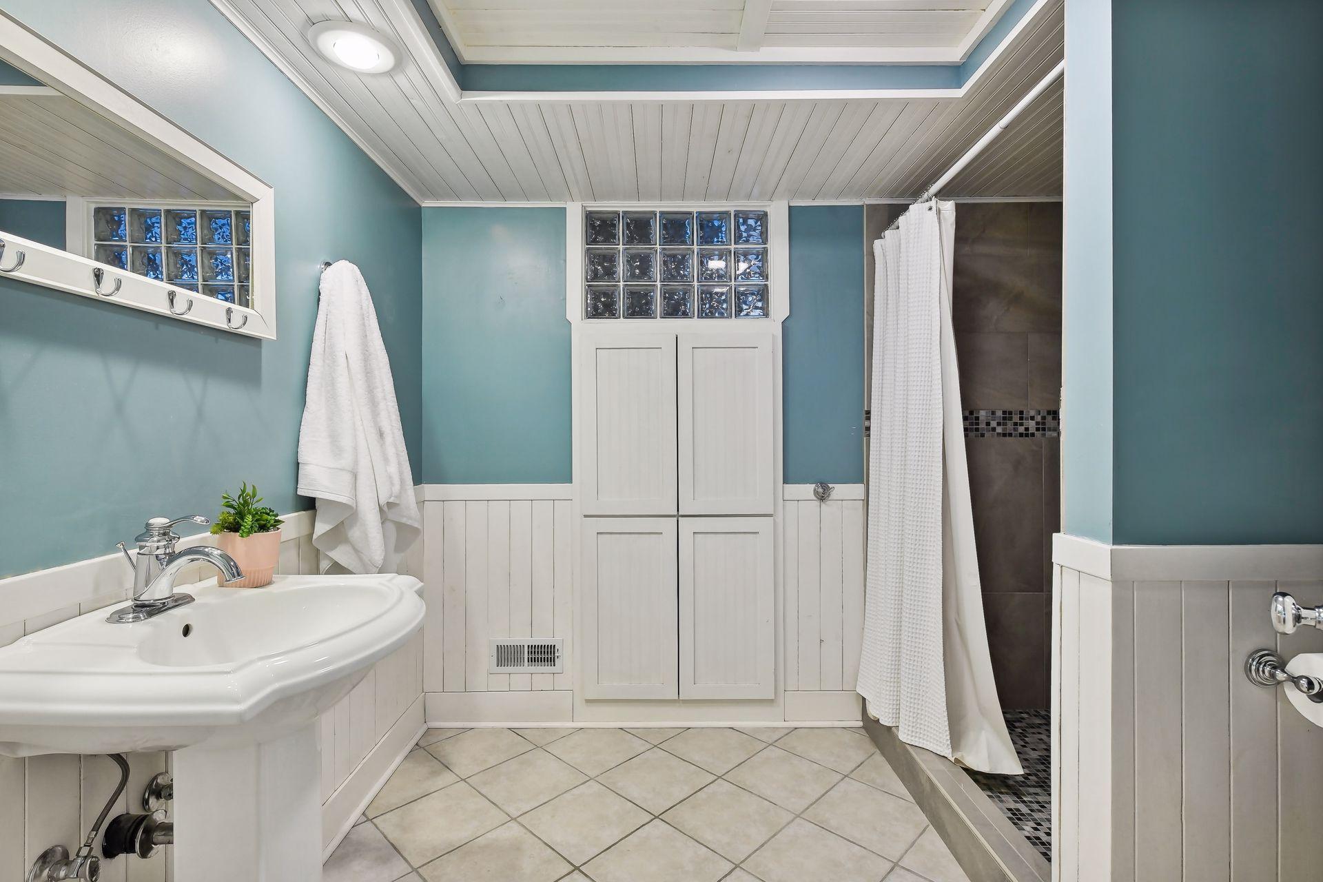 4265 Cottonwood Lane