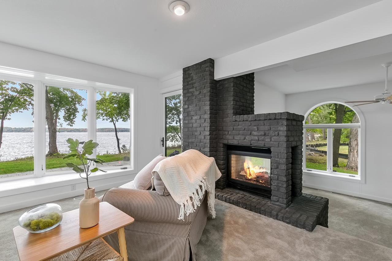 4595 Enchanted Point