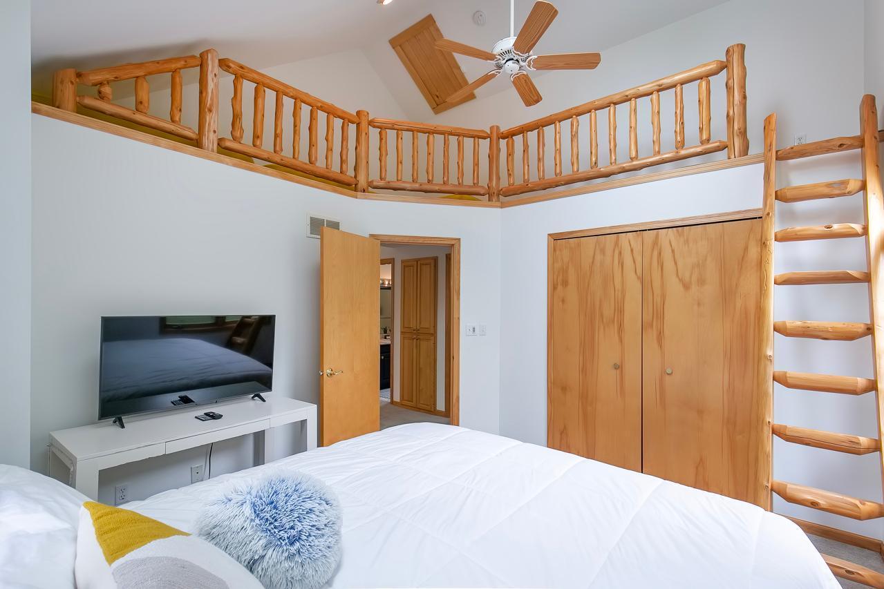 4595 Enchanted Point