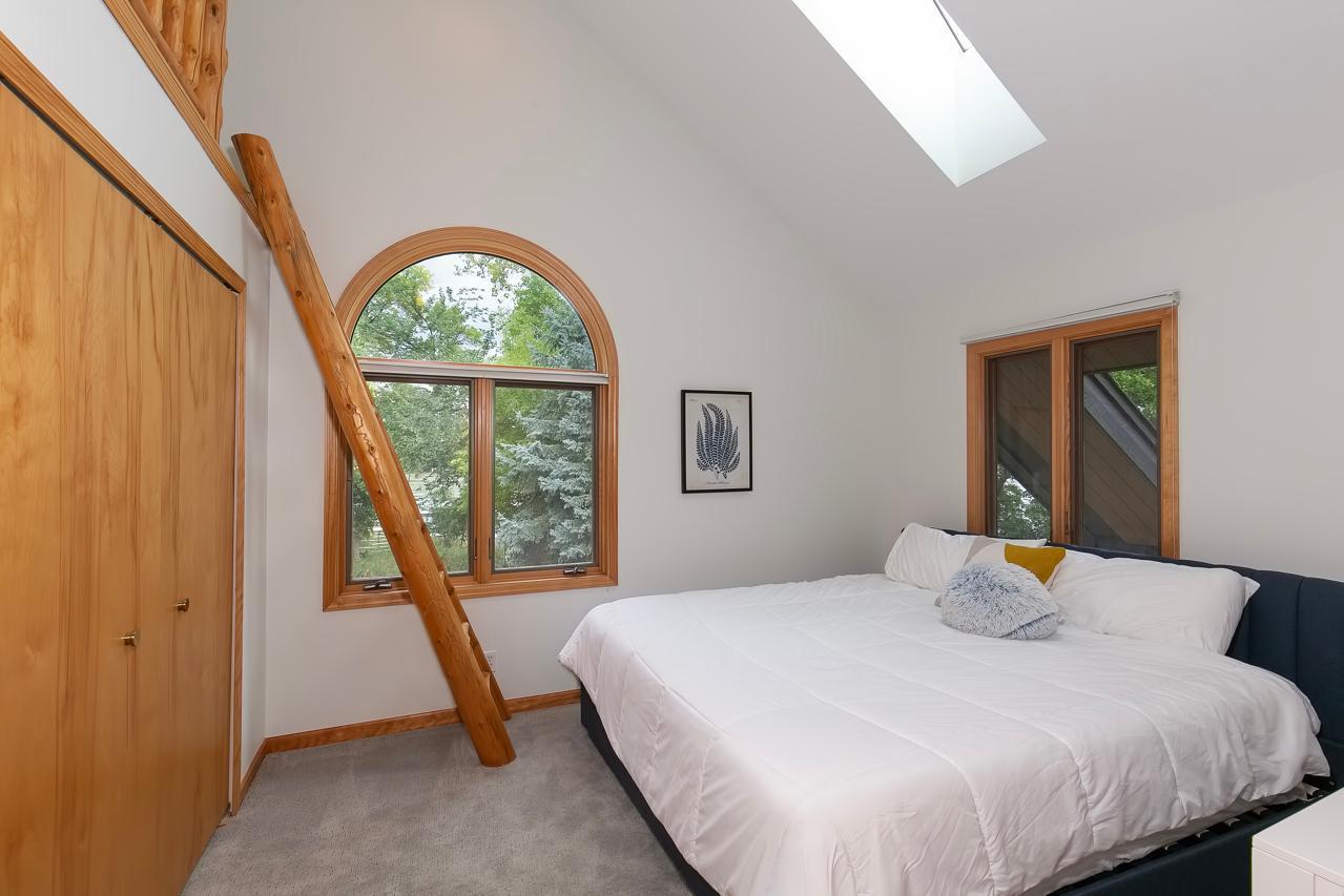 4595 Enchanted Point