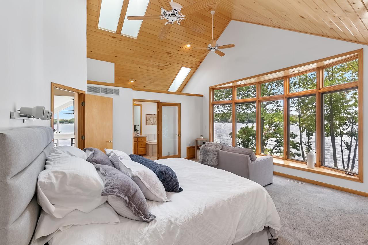 4595 Enchanted Point