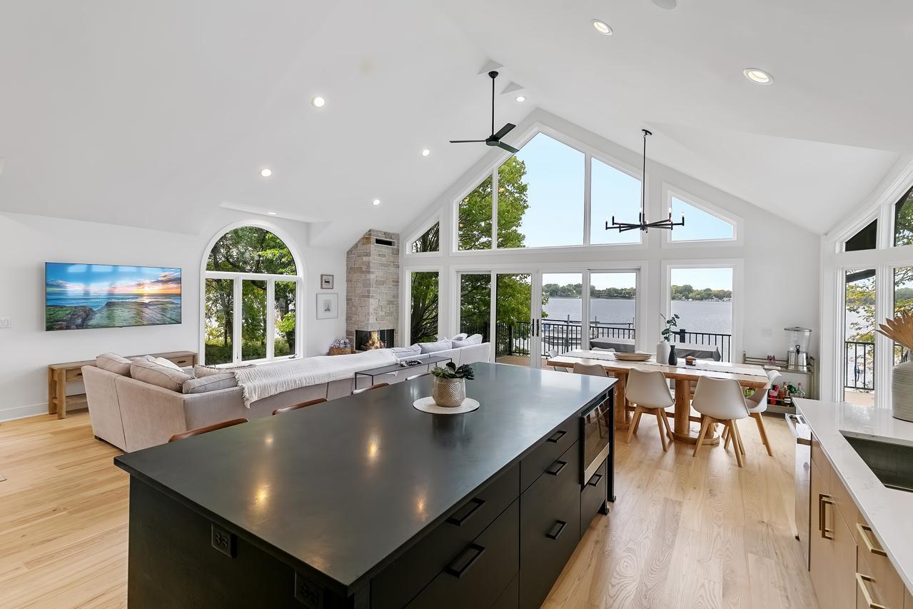 4595 Enchanted Point