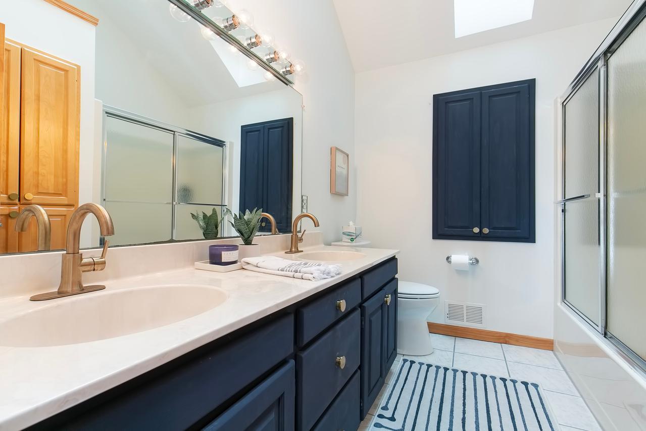 4595 Enchanted Point