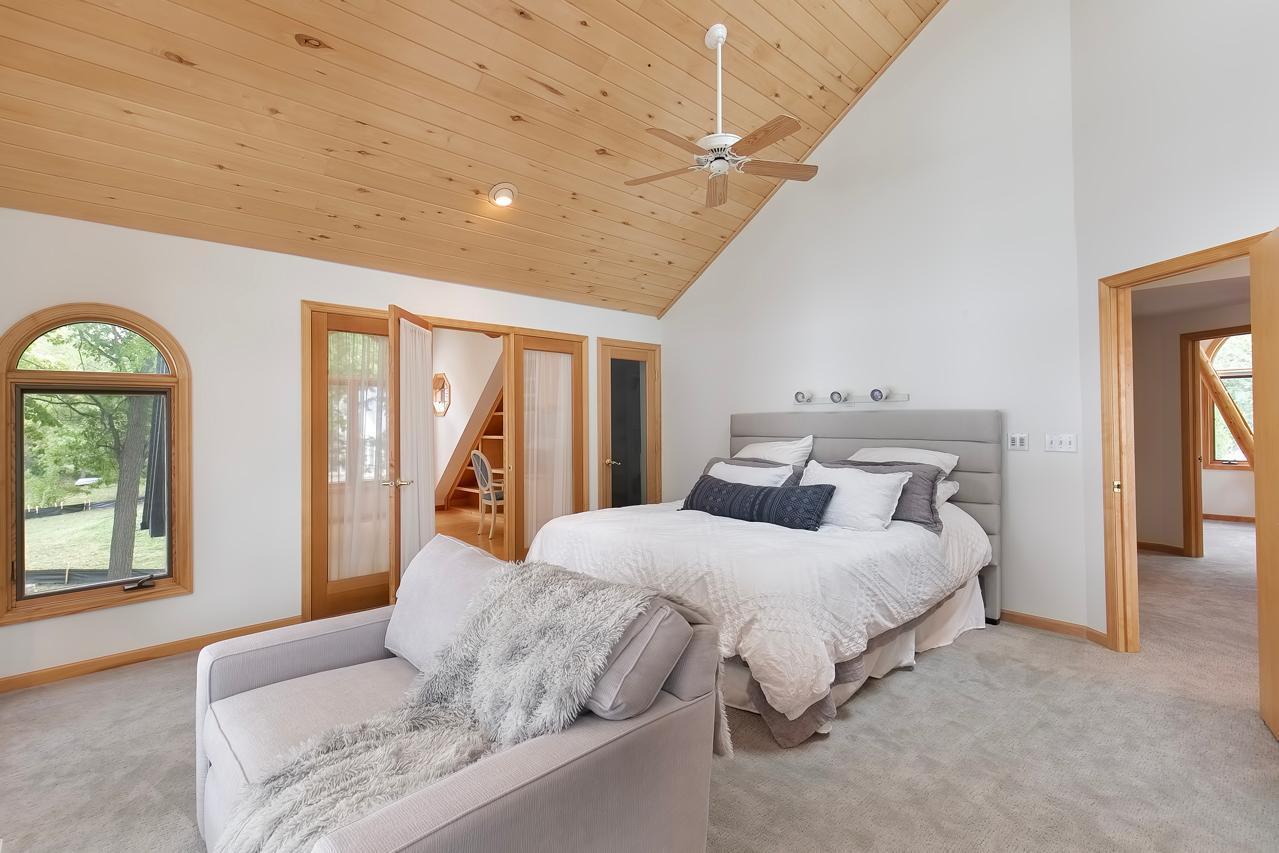 4595 Enchanted Point