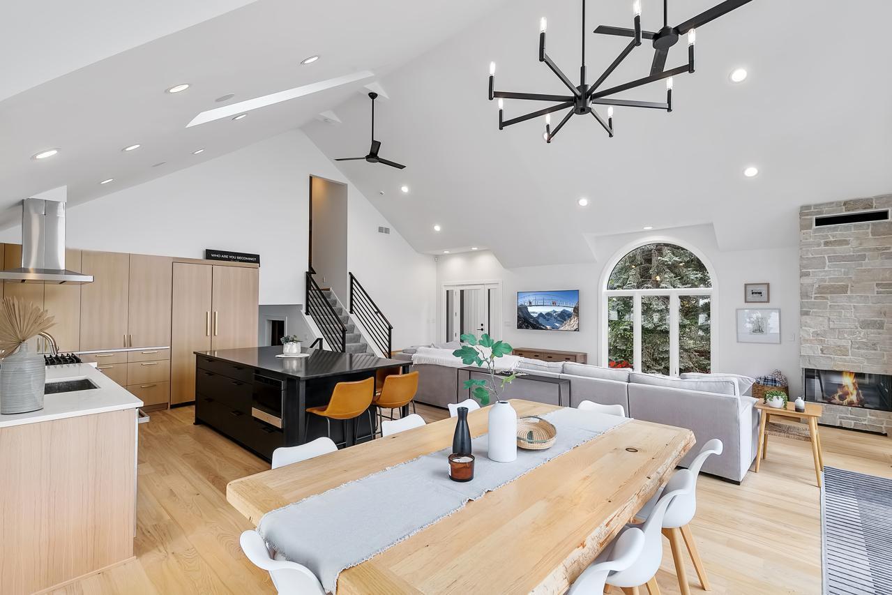 4595 Enchanted Point