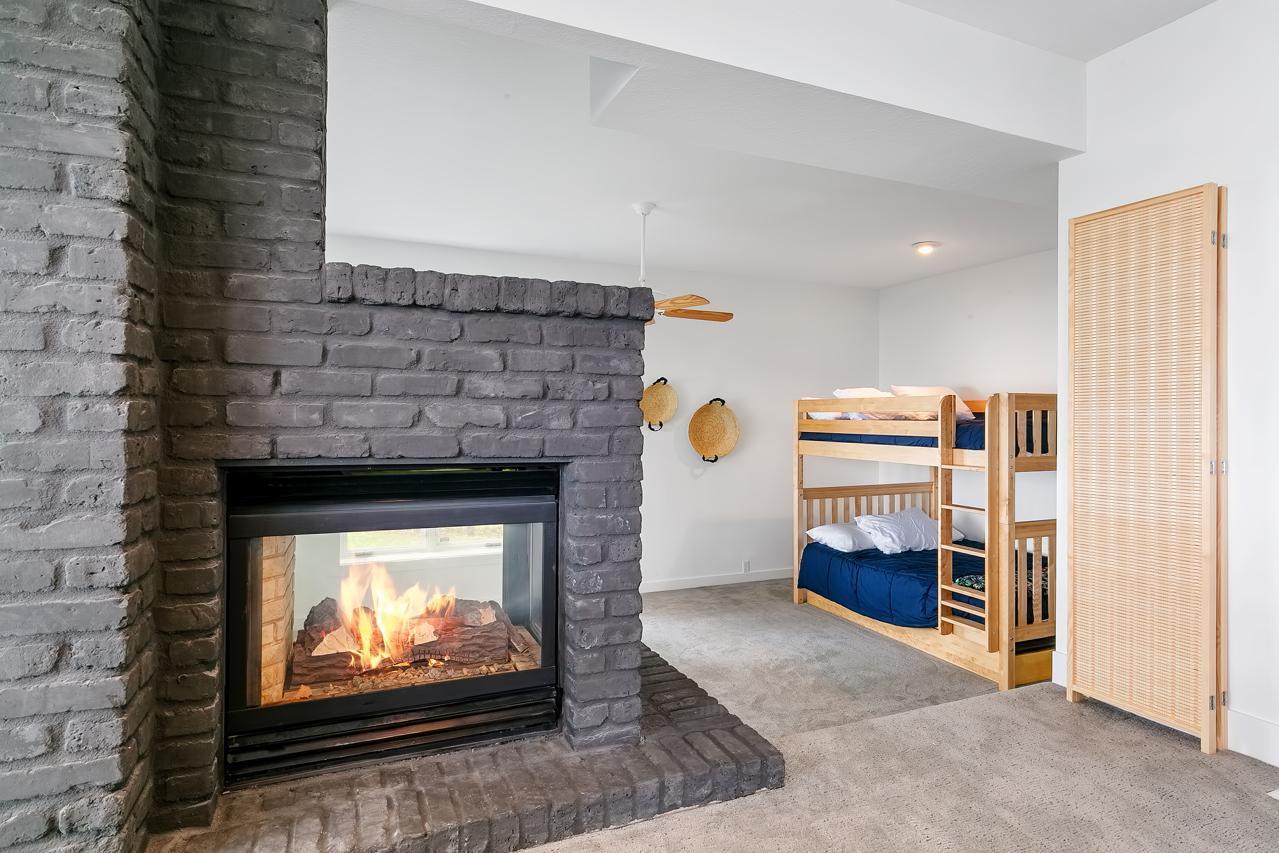 4595 Enchanted Point