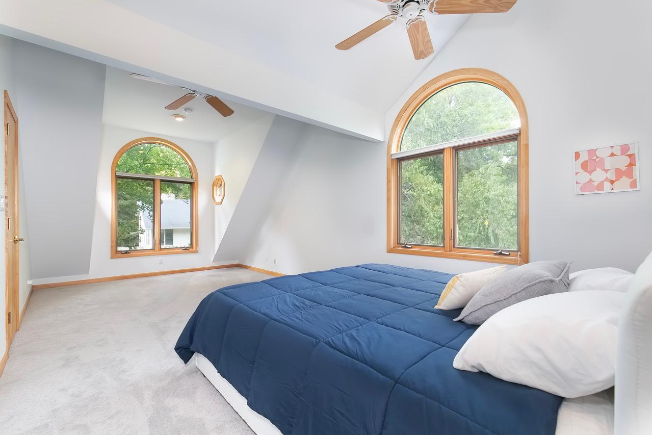 4595 Enchanted Point