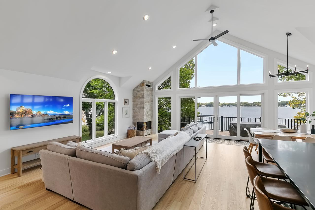 4595 Enchanted Point