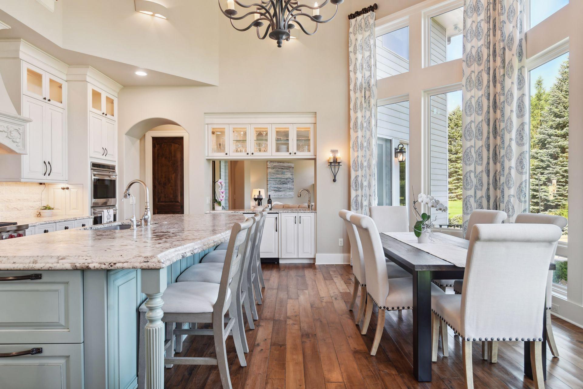 790 Navajo Road W