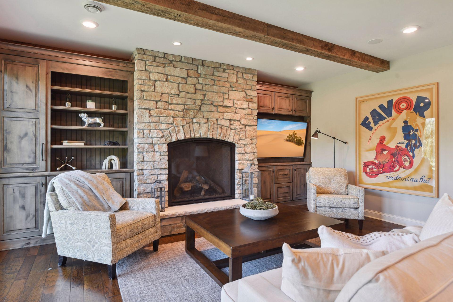 790 Navajo Road W