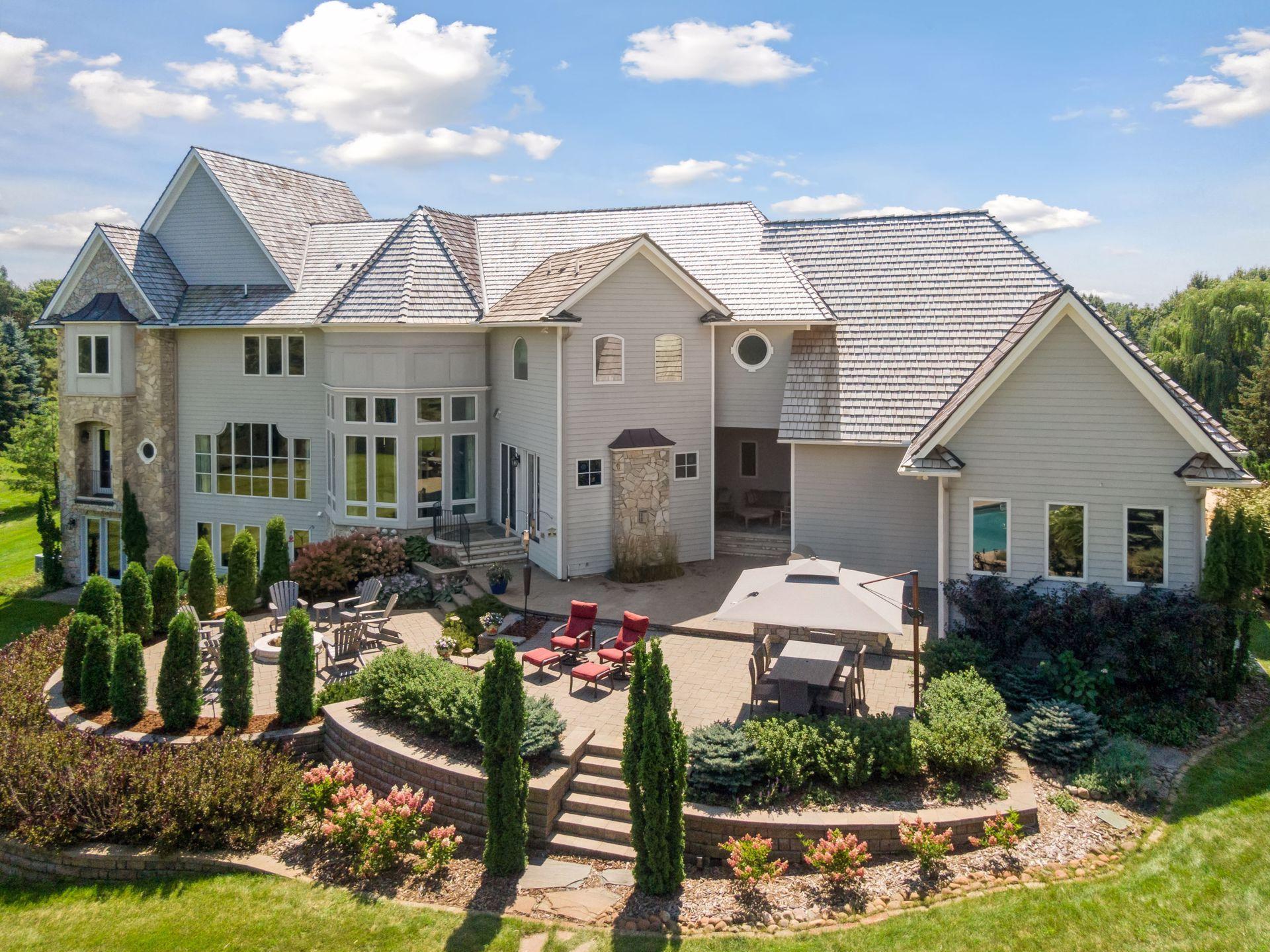 790 Navajo Road W