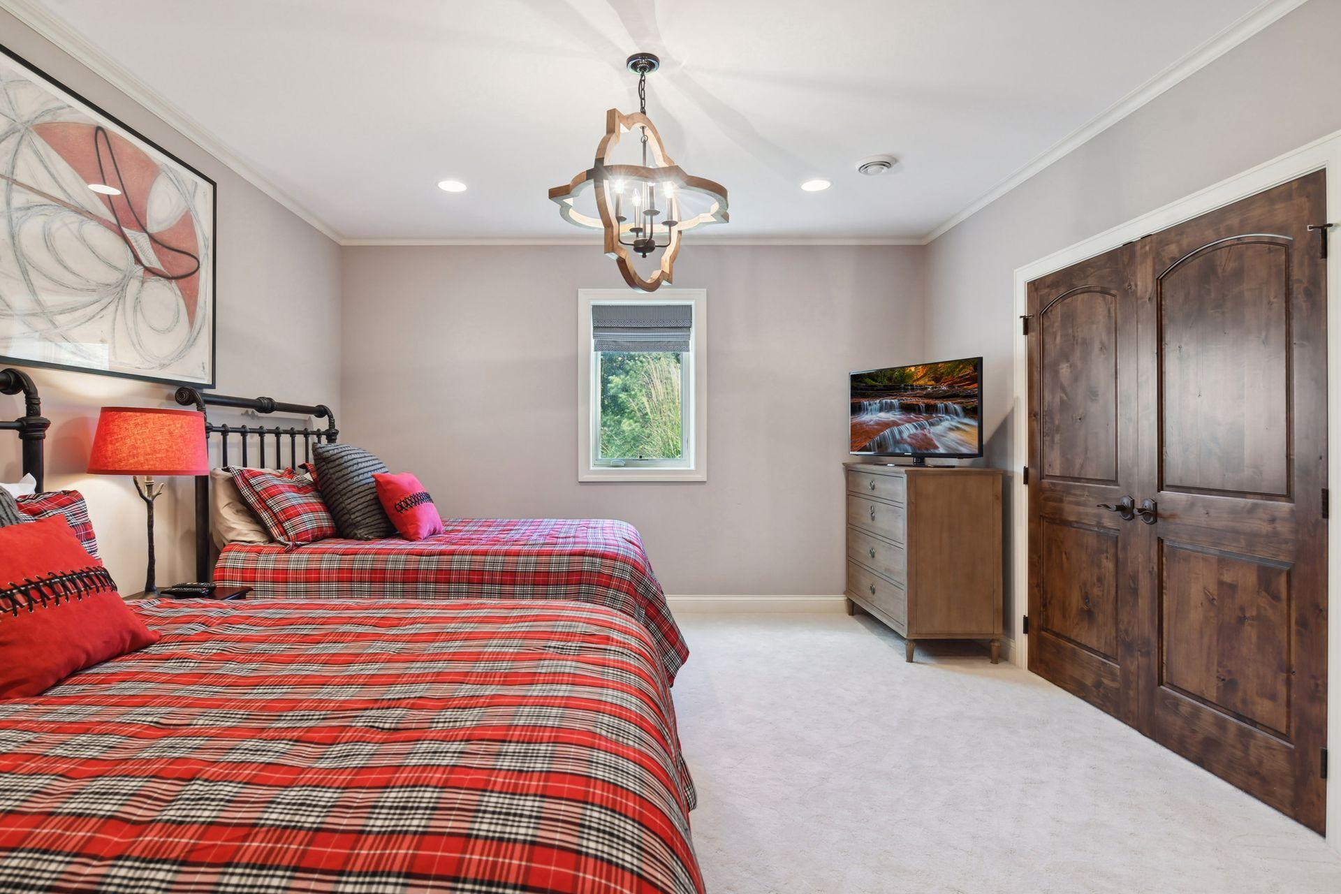 790 Navajo Road W