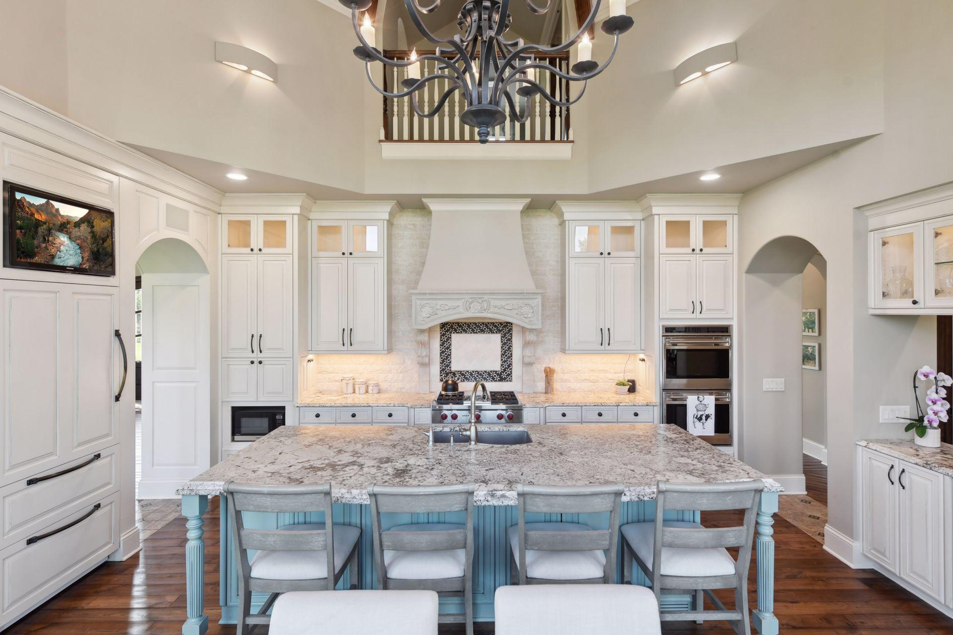 790 Navajo Road W