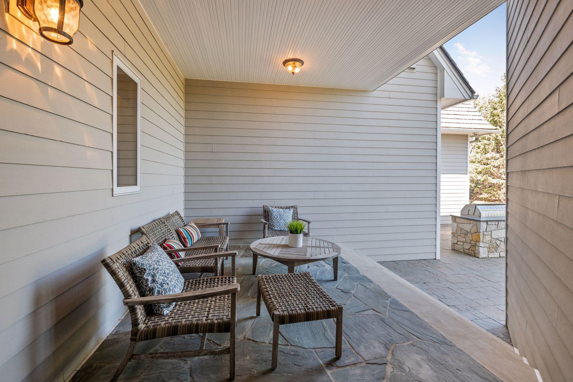 790 Navajo Road W