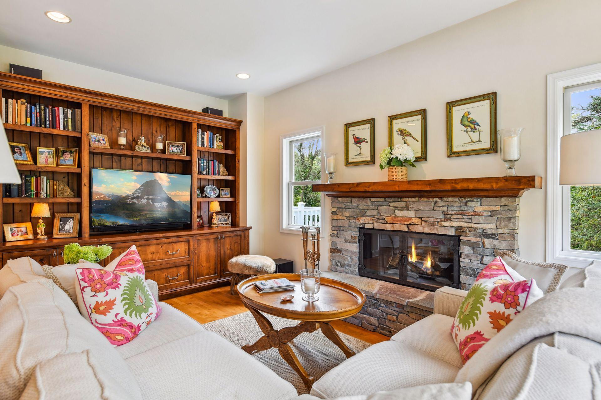 1100 Knoll Manor Road