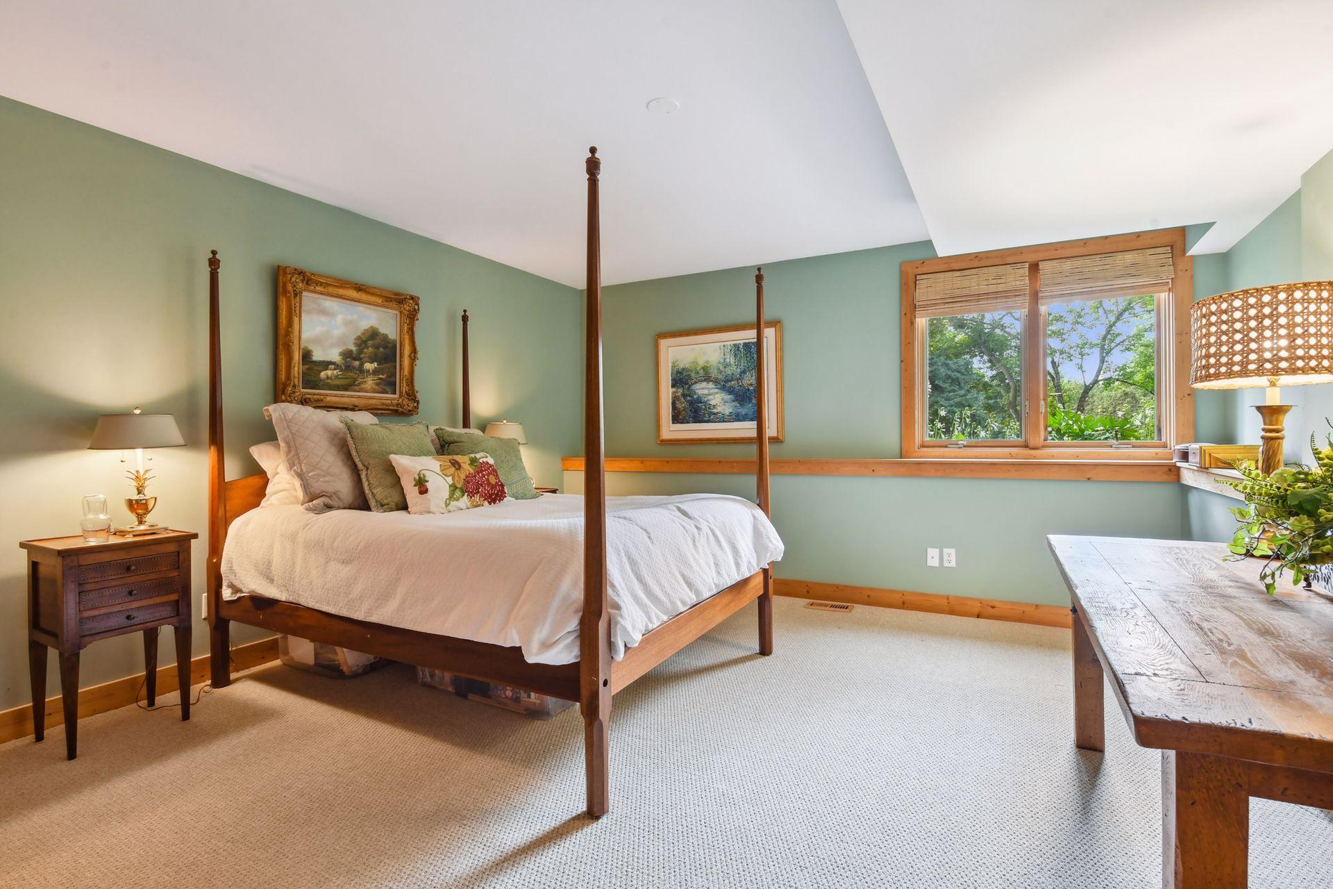 1100 Knoll Manor Road