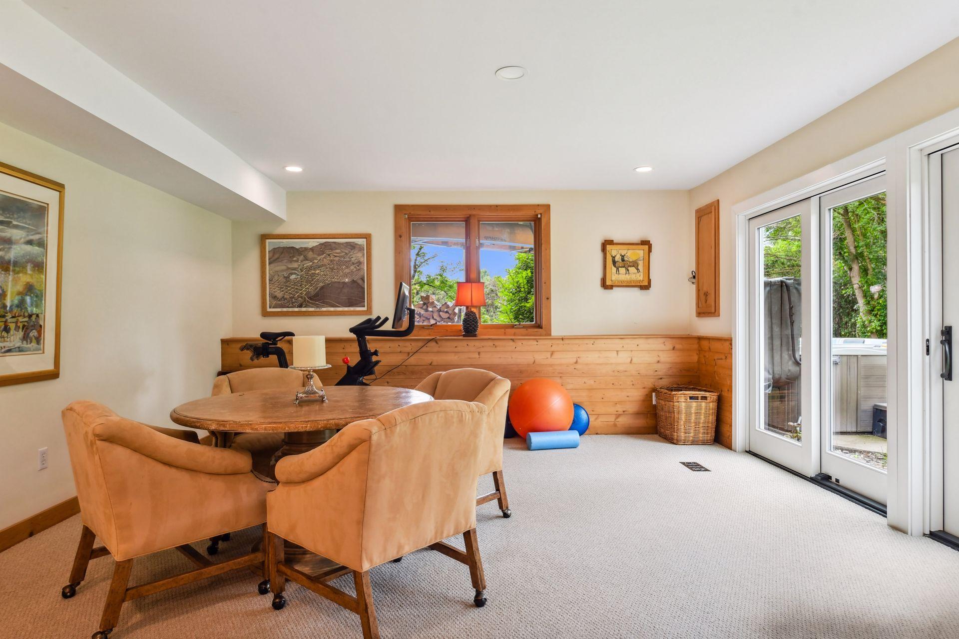 1100 Knoll Manor Road