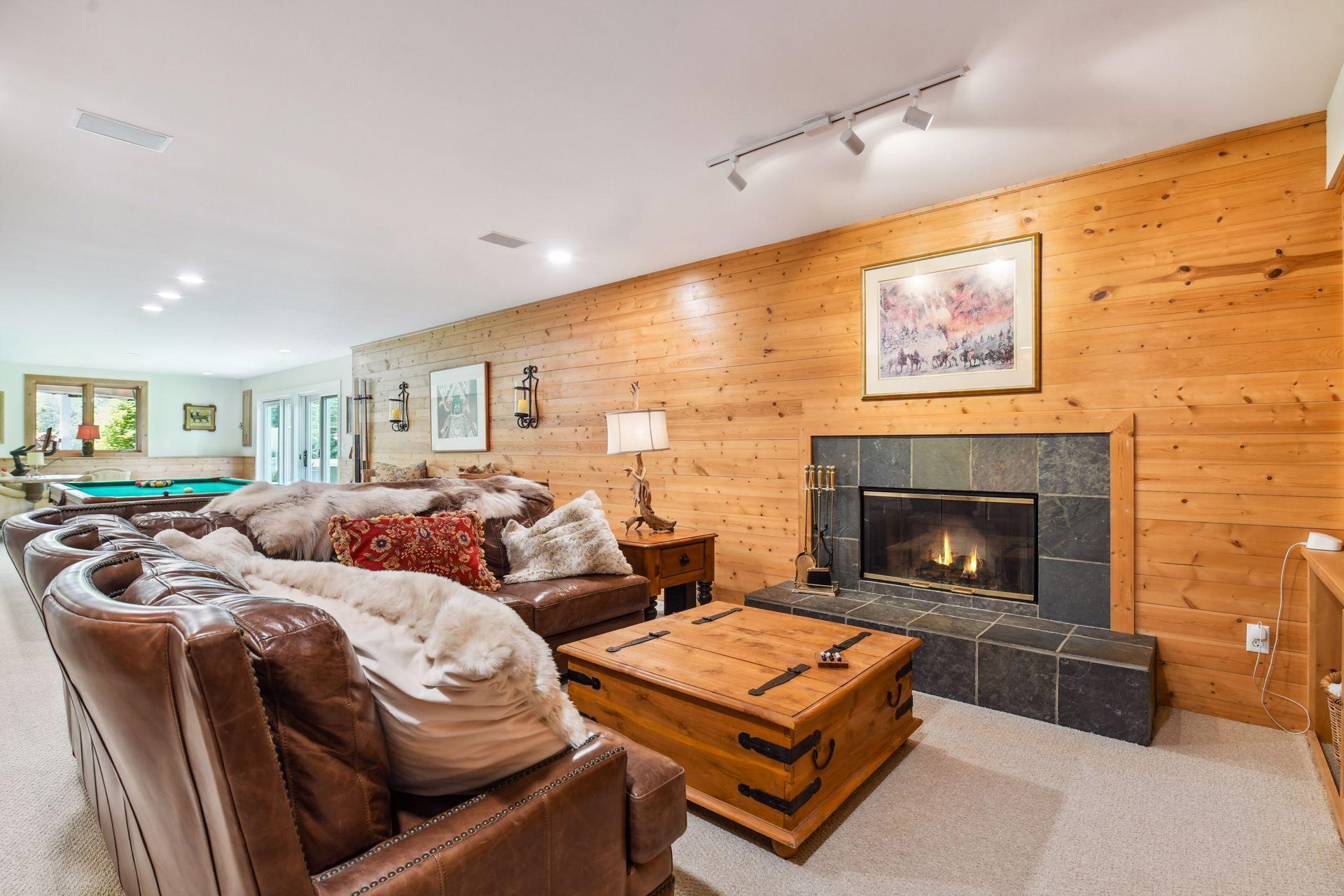 1100 Knoll Manor Road