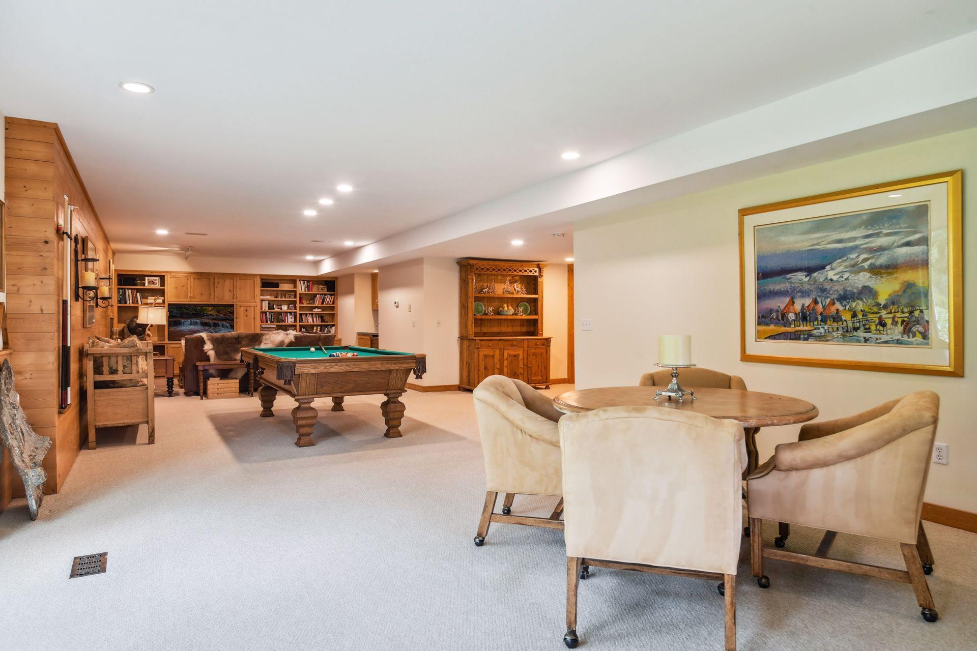 1100 Knoll Manor Road