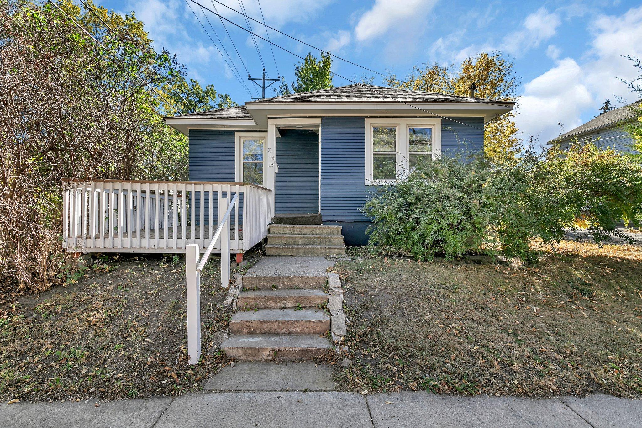 624/626 8th Avenue N