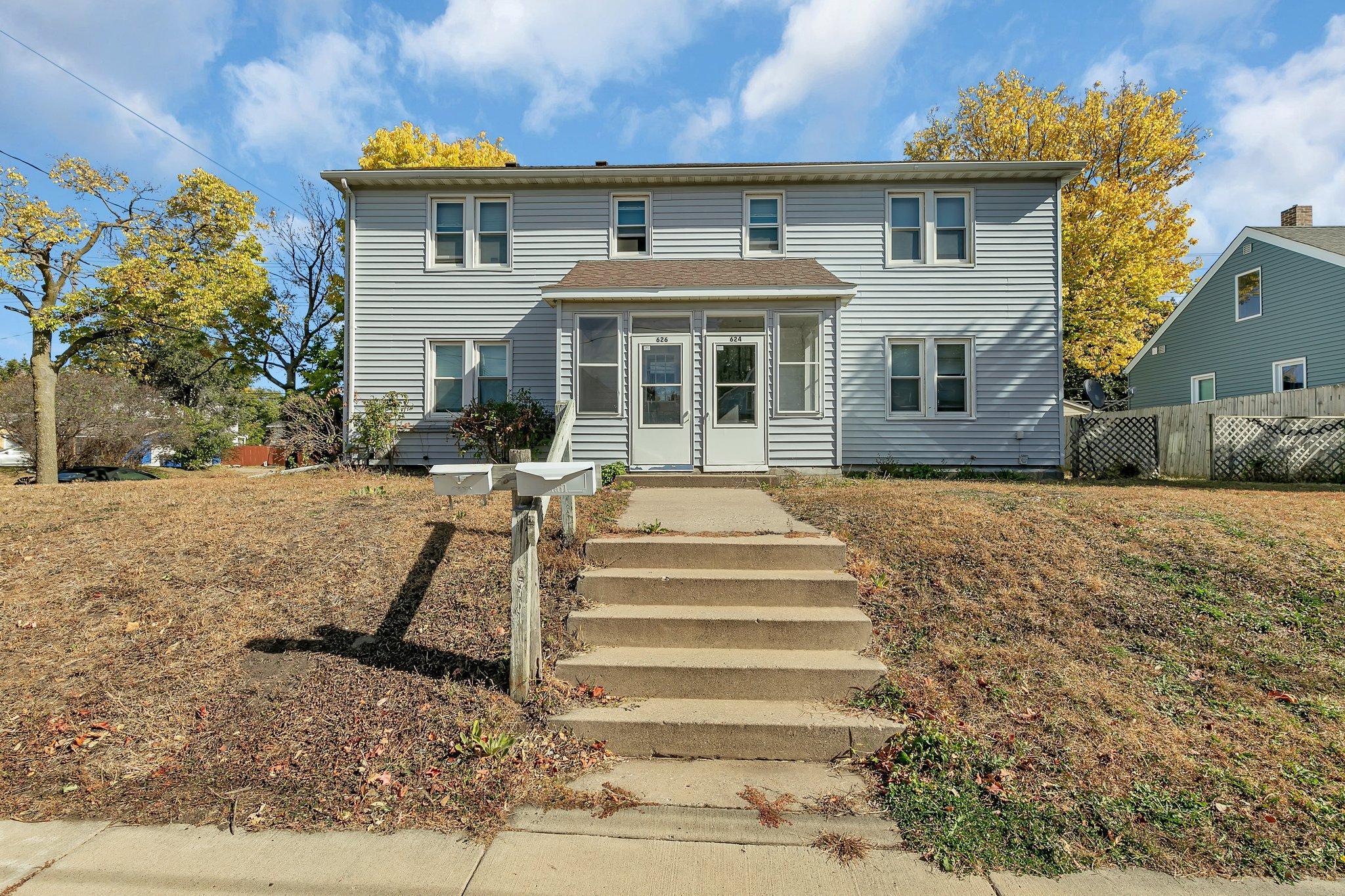 624/626 8th Avenue N