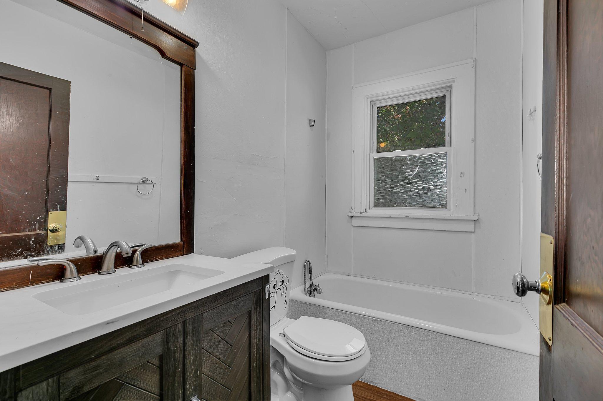 624/626 8th Avenue N