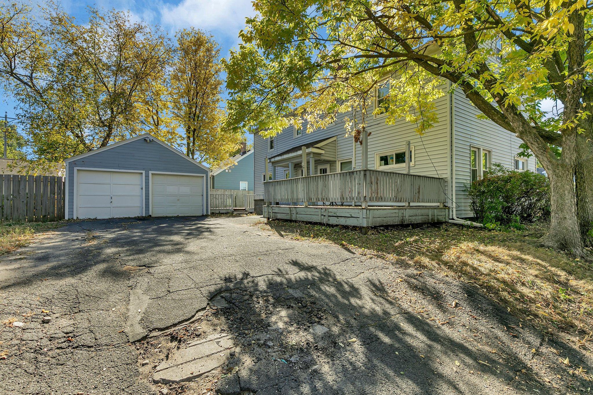 624/626 8th Avenue N