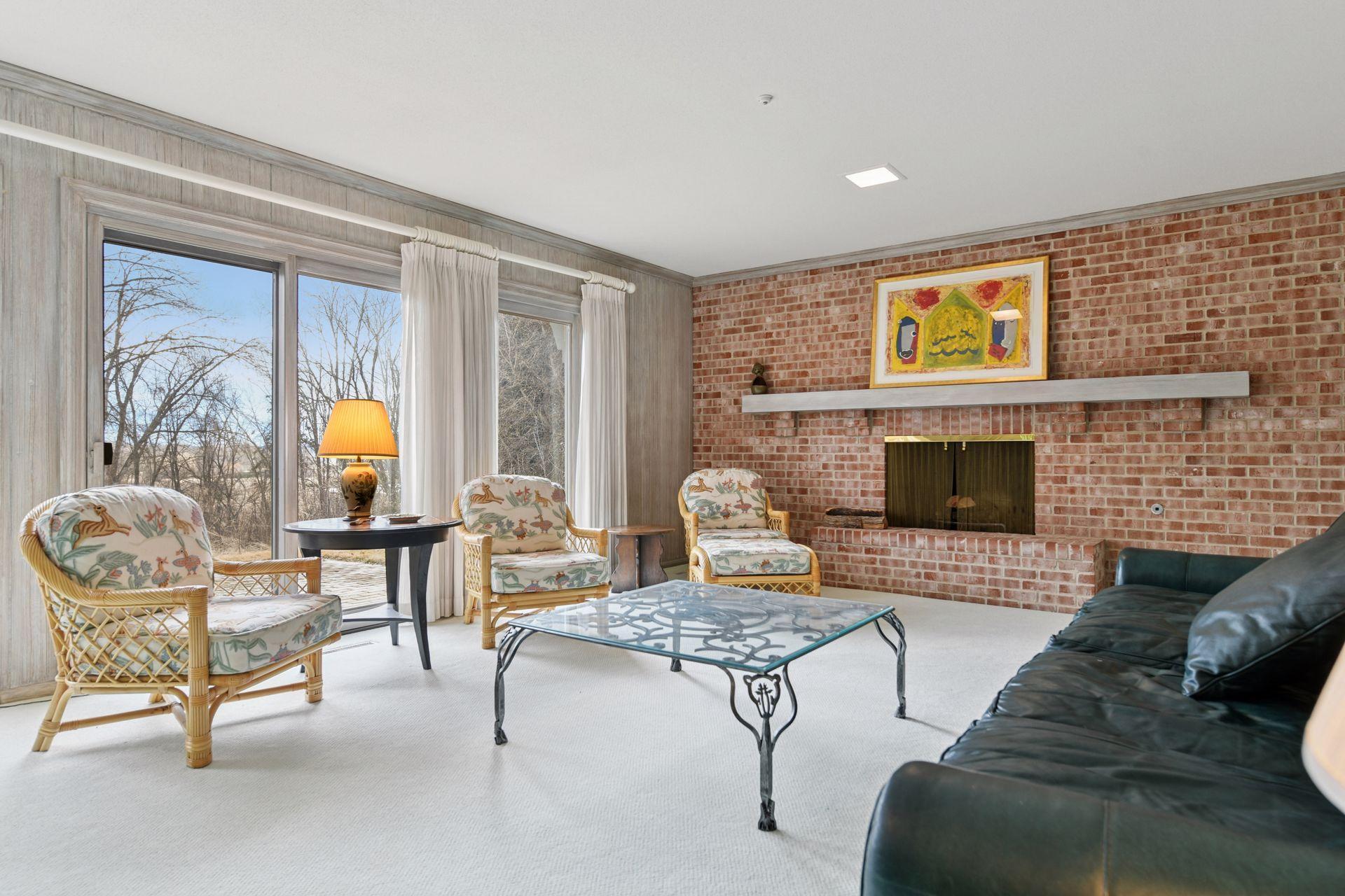 985 Edgewood Hill Road