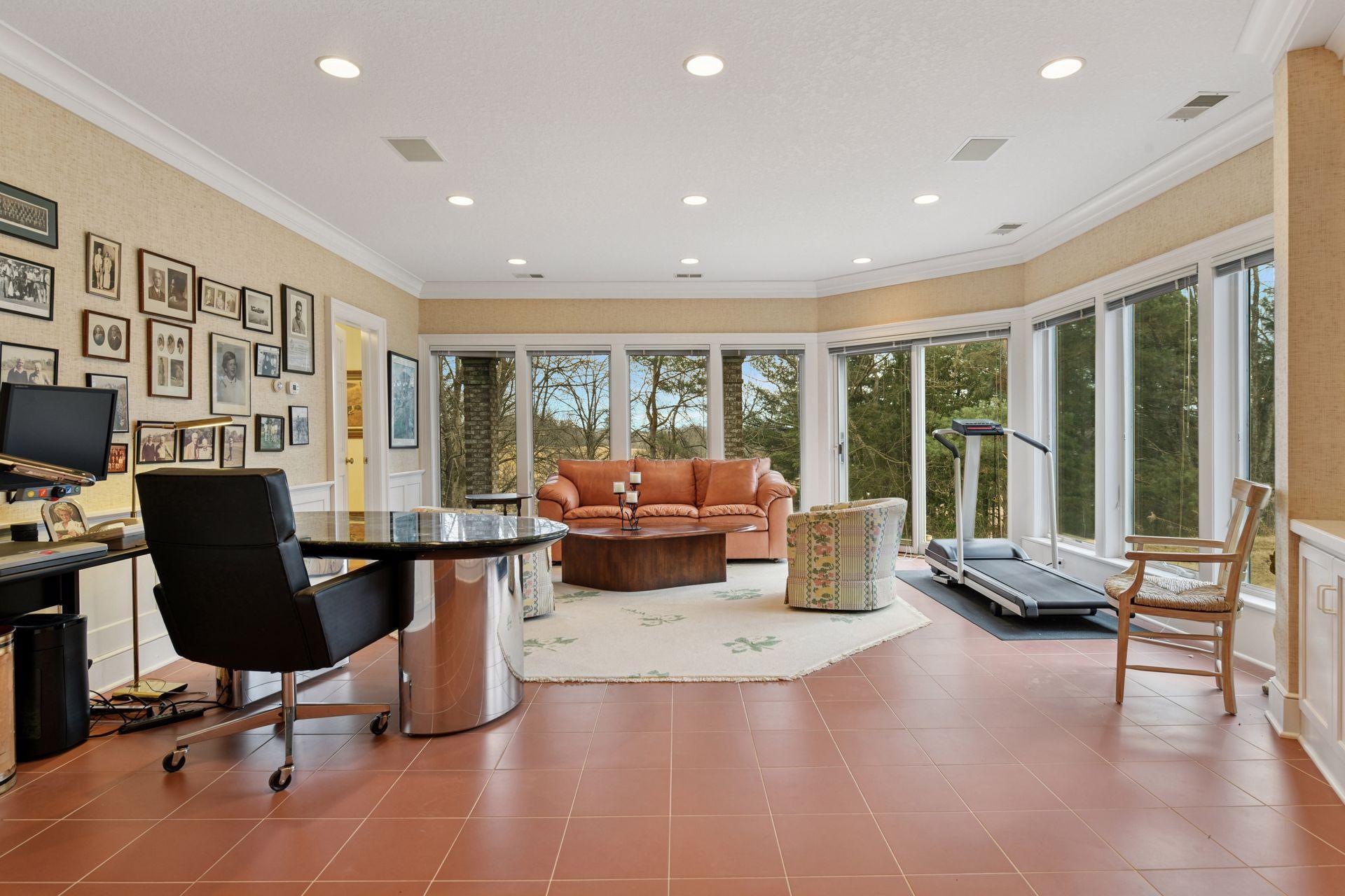 985 Edgewood Hill Road