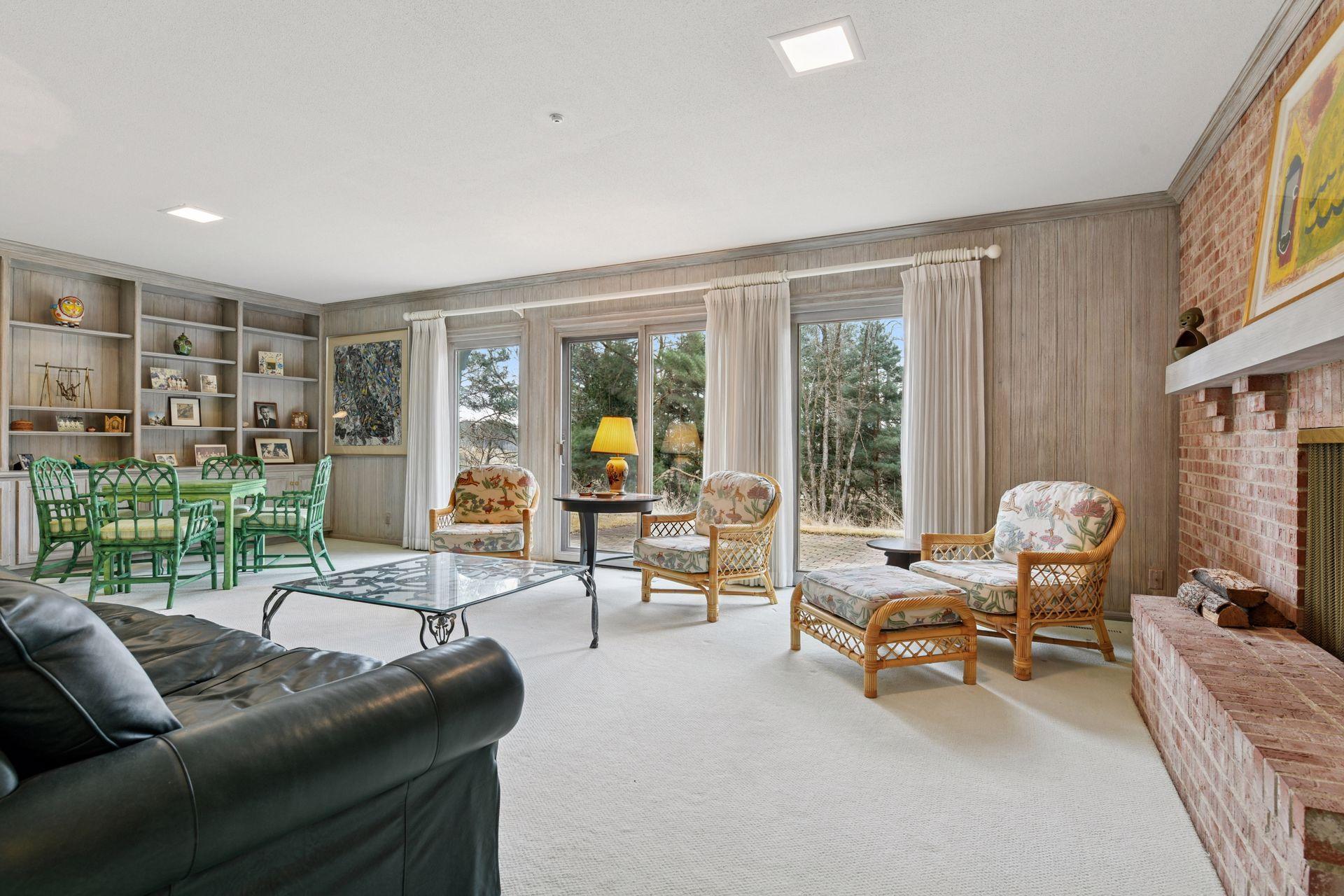 985 Edgewood Hill Road