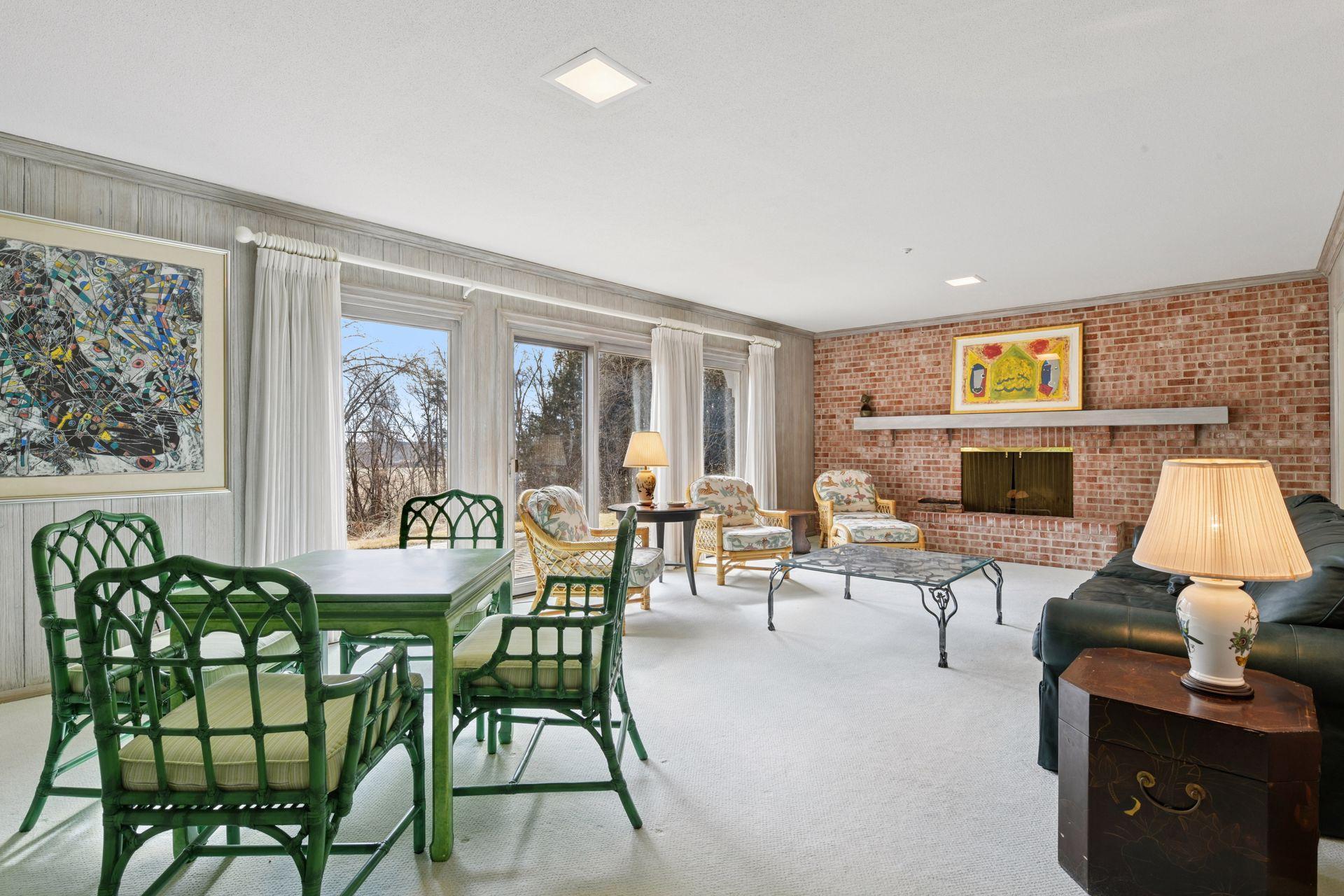 985 Edgewood Hill Road