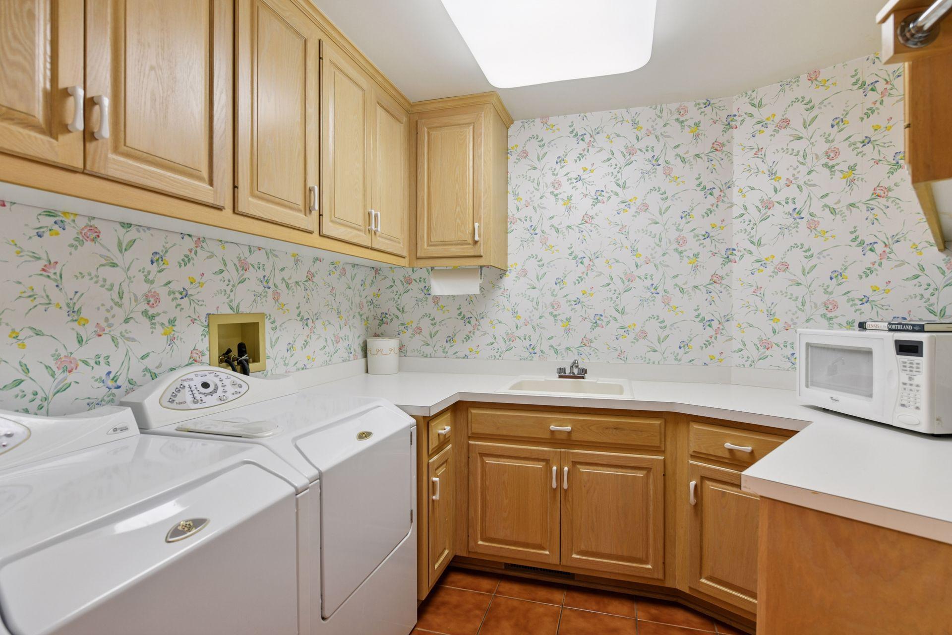 985 Edgewood Hill Road