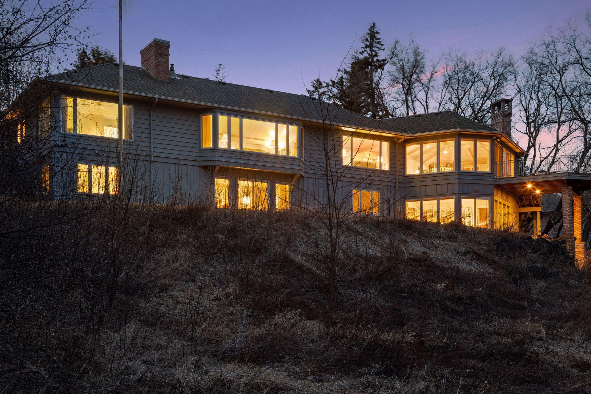 985 Edgewood Hill Road