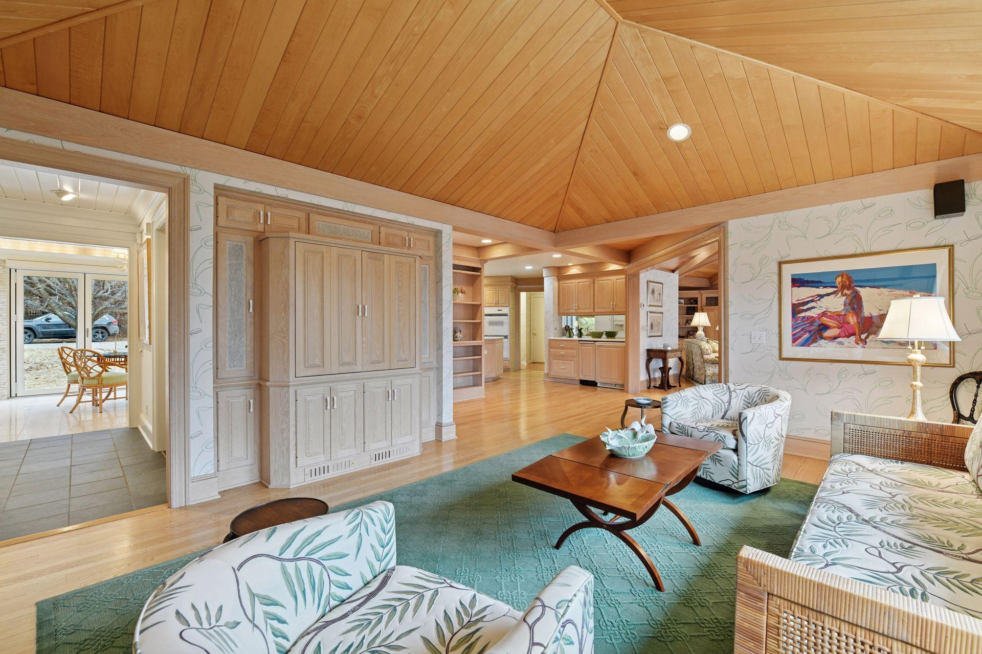 985 Edgewood Hill Road