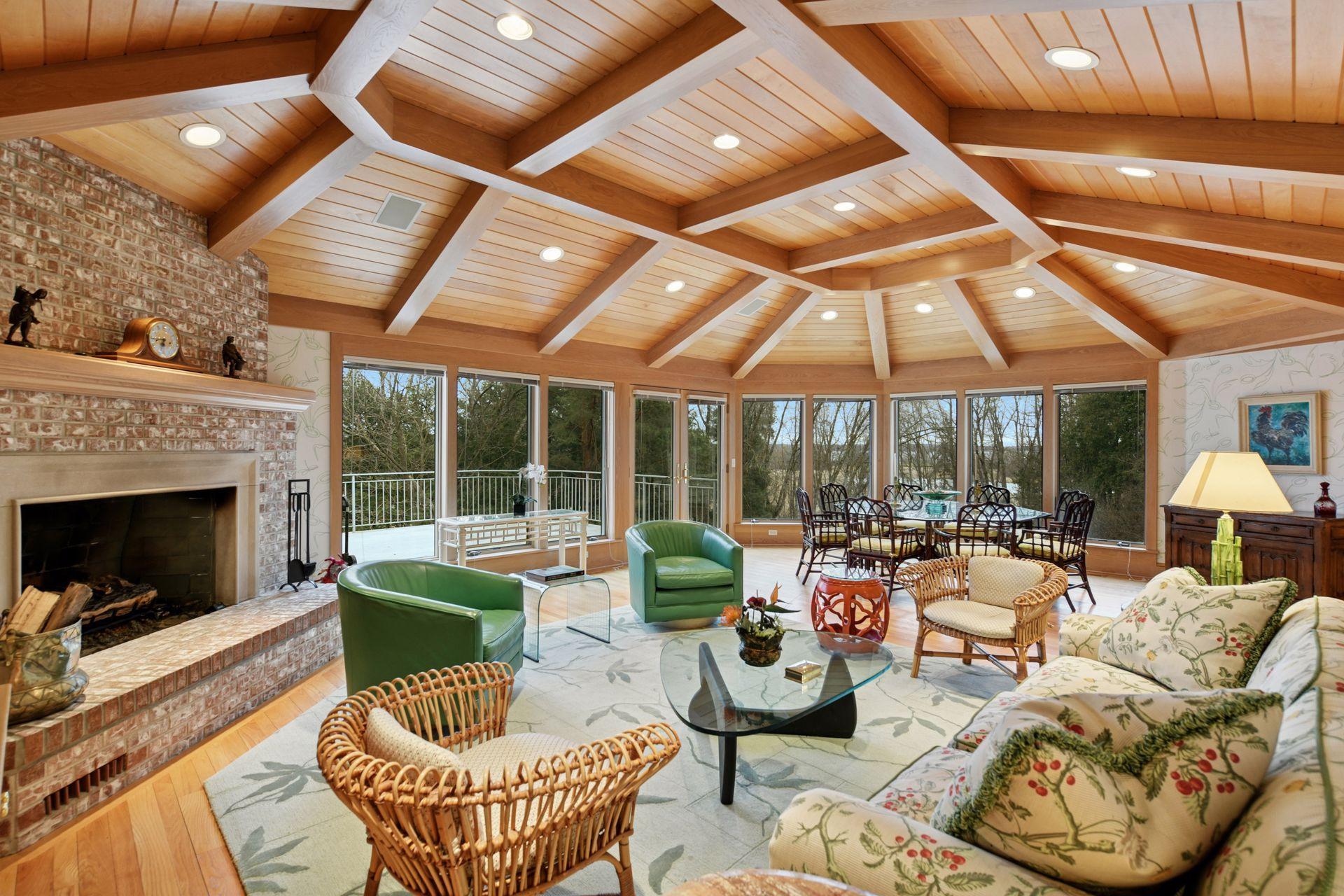 985 Edgewood Hill Road