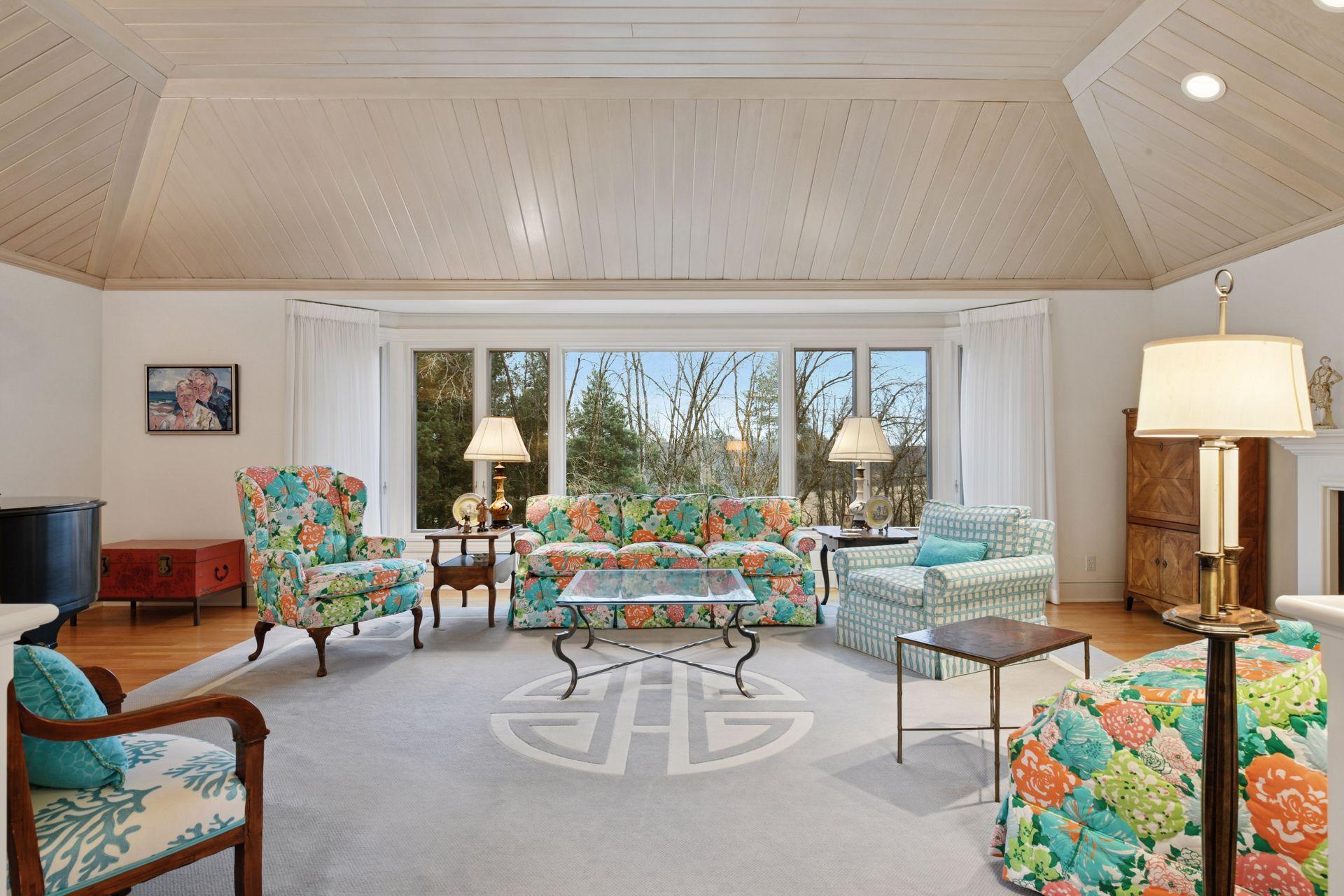985 Edgewood Hill Road
