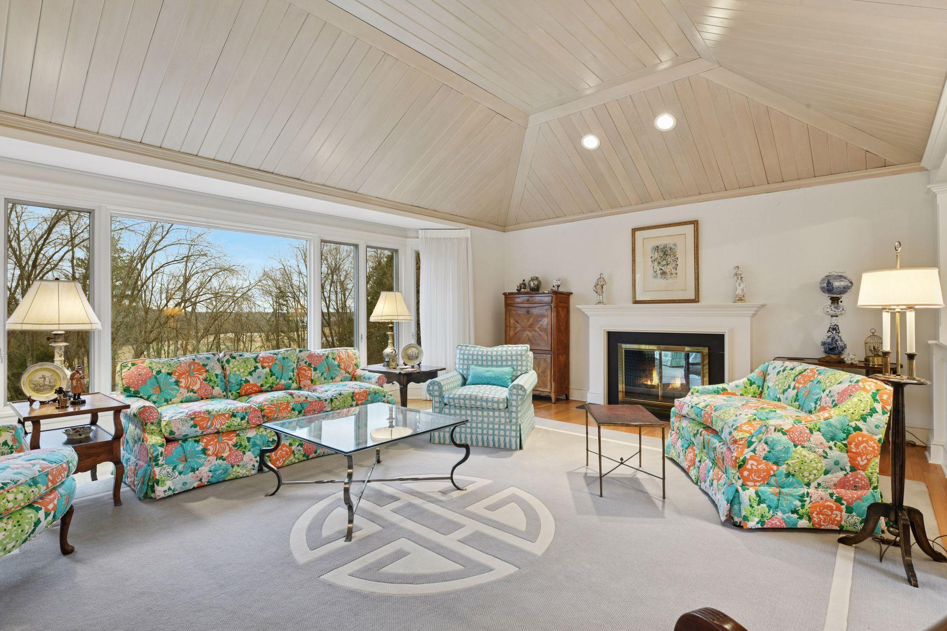 985 Edgewood Hill Road