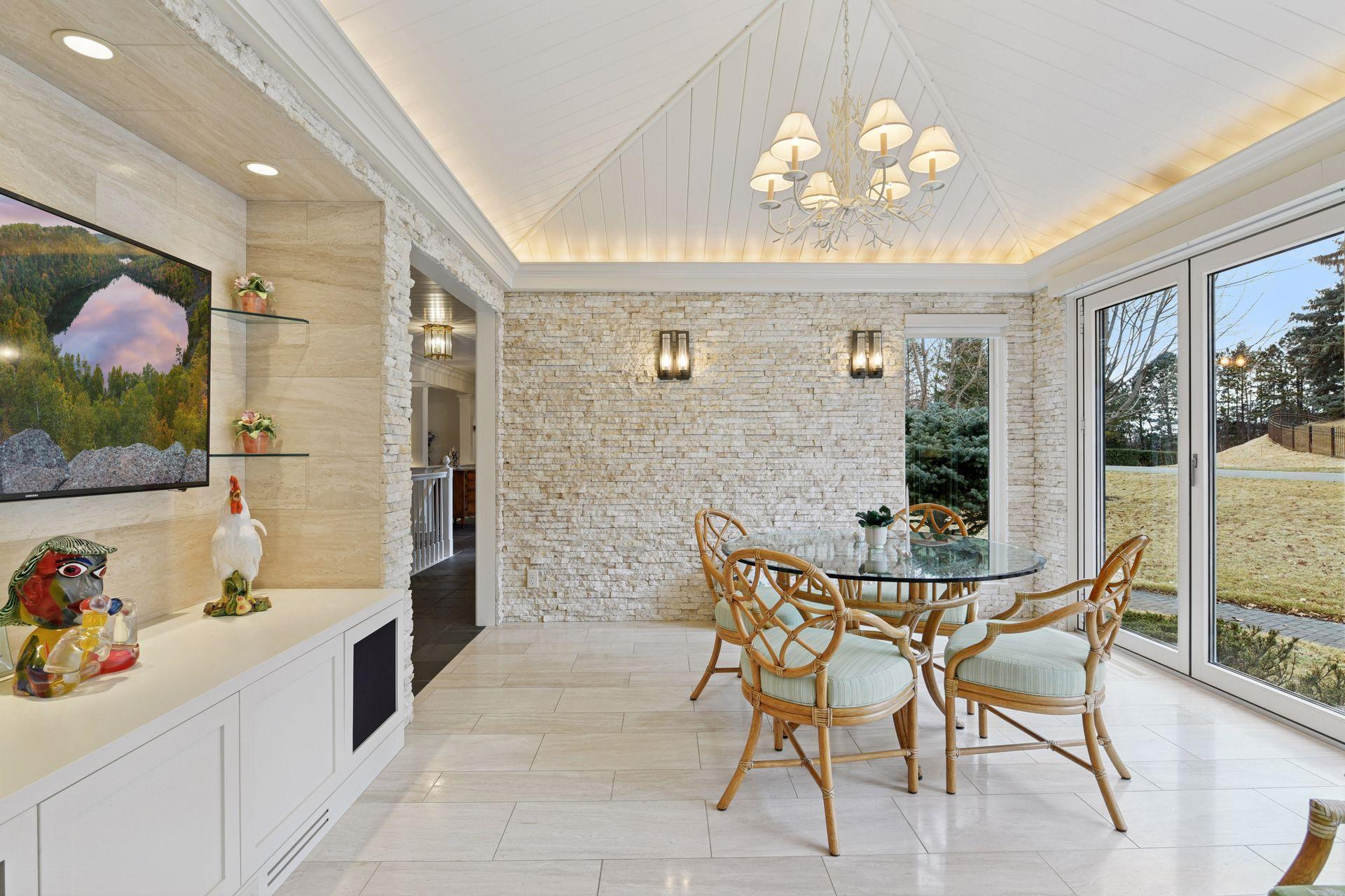 985 Edgewood Hill Road