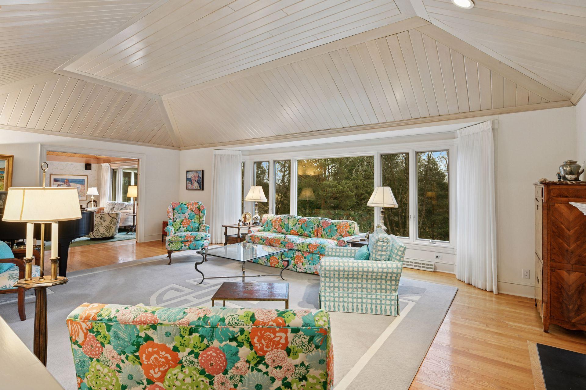 985 Edgewood Hill Road