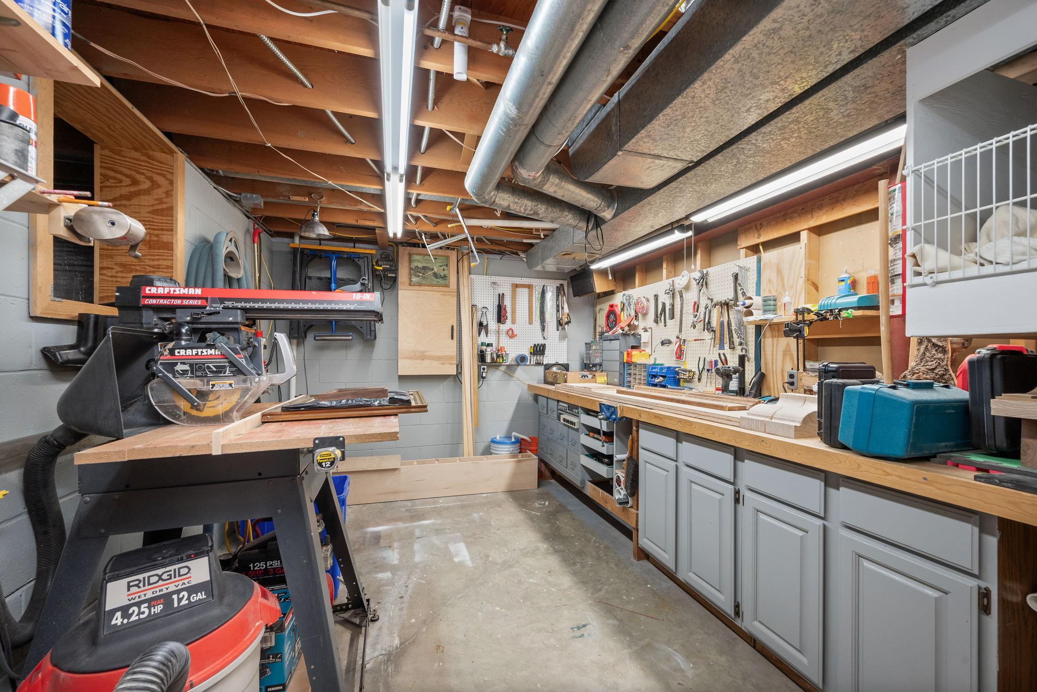 2135 Shadyview Lane N