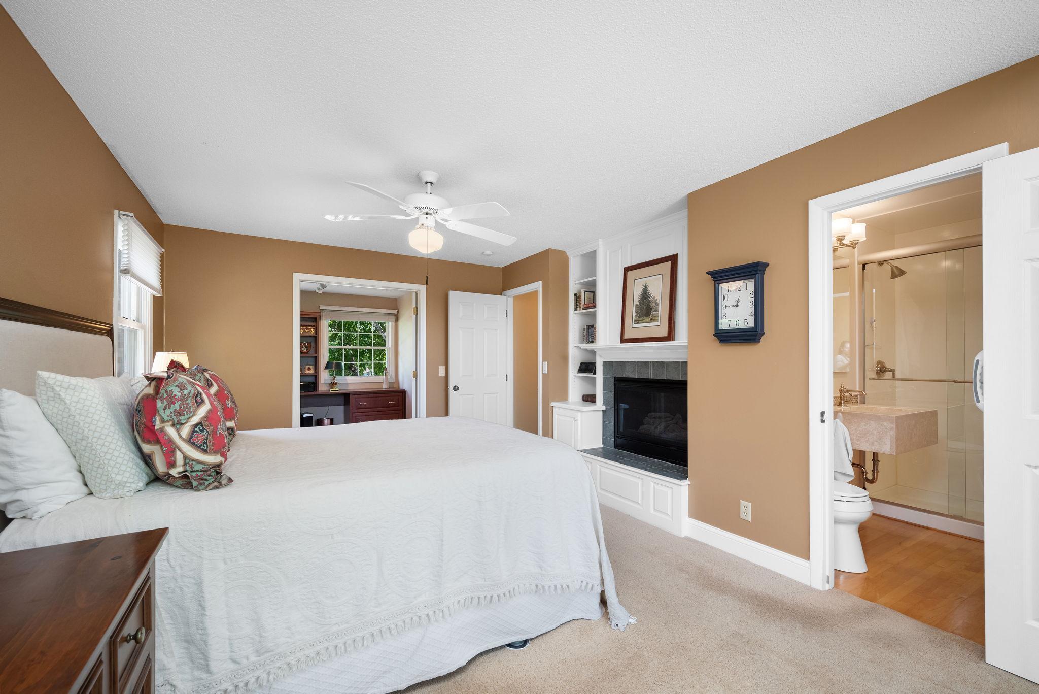 2135 Shadyview Lane N