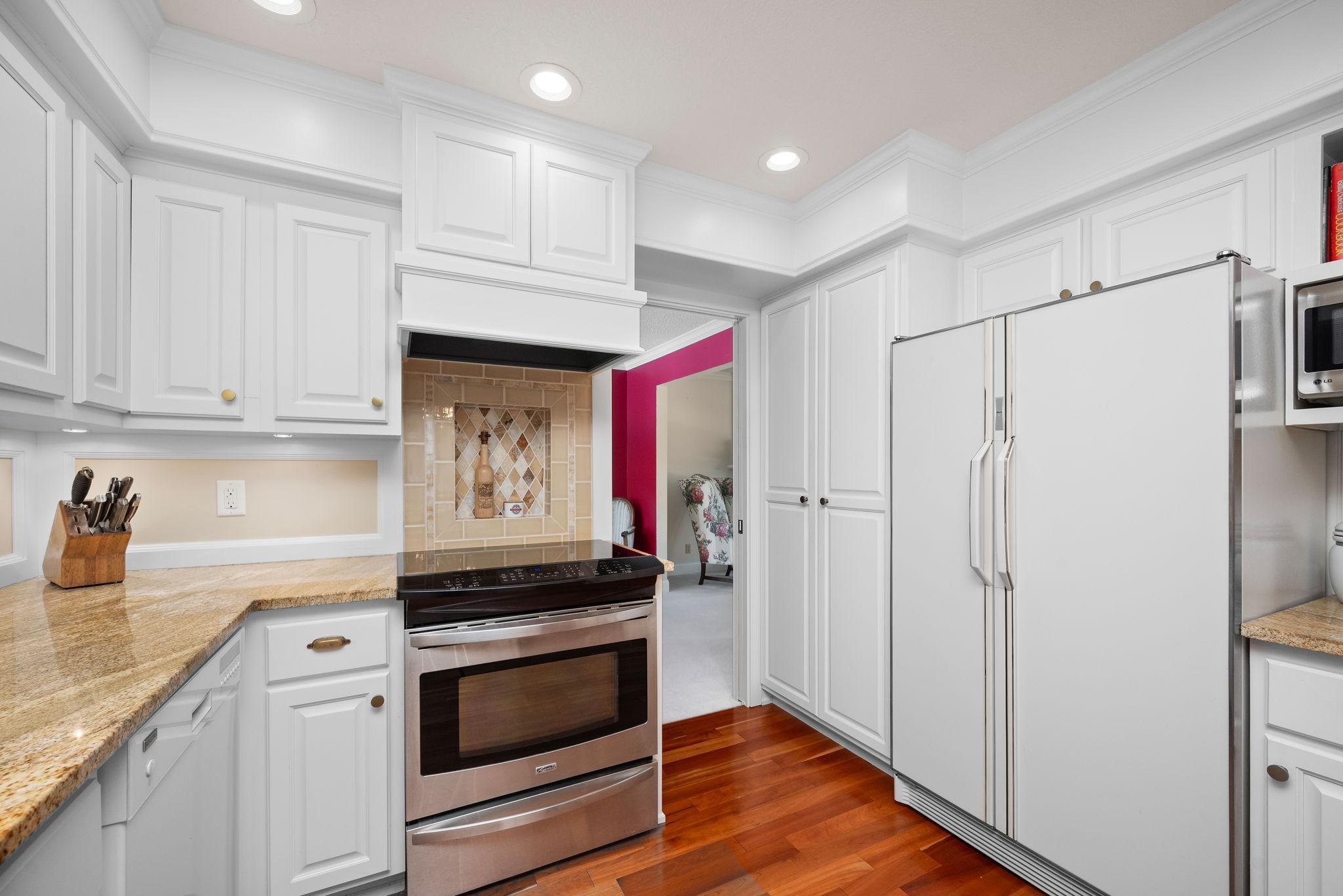 2135 Shadyview Lane N