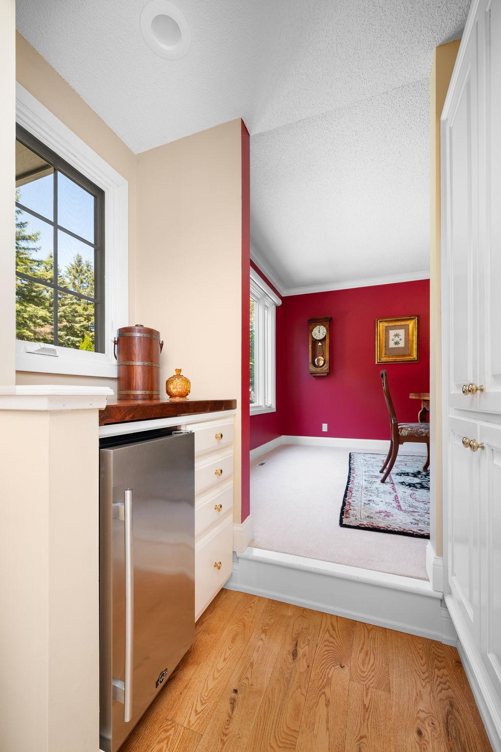 2135 Shadyview Lane N