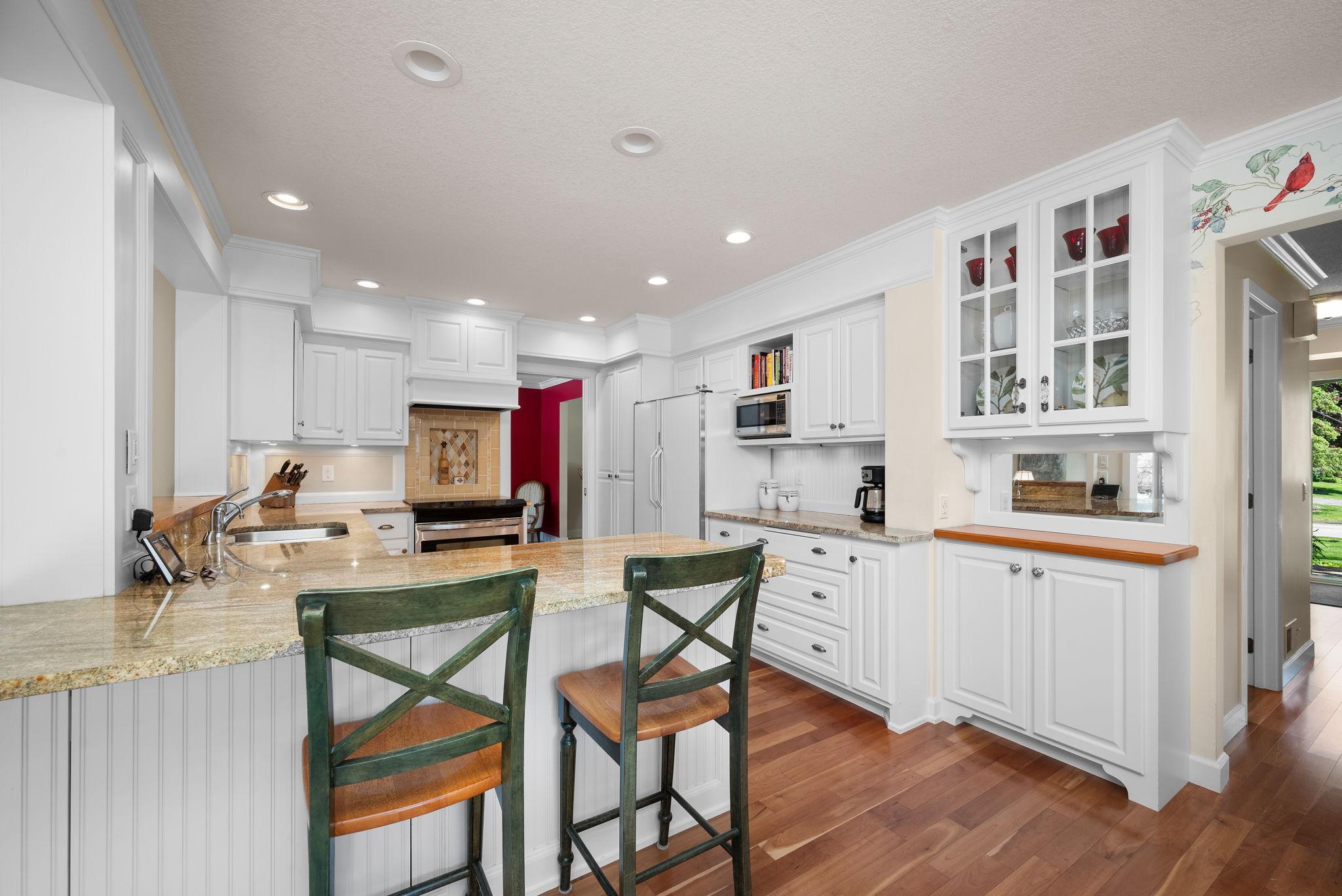 2135 Shadyview Lane N