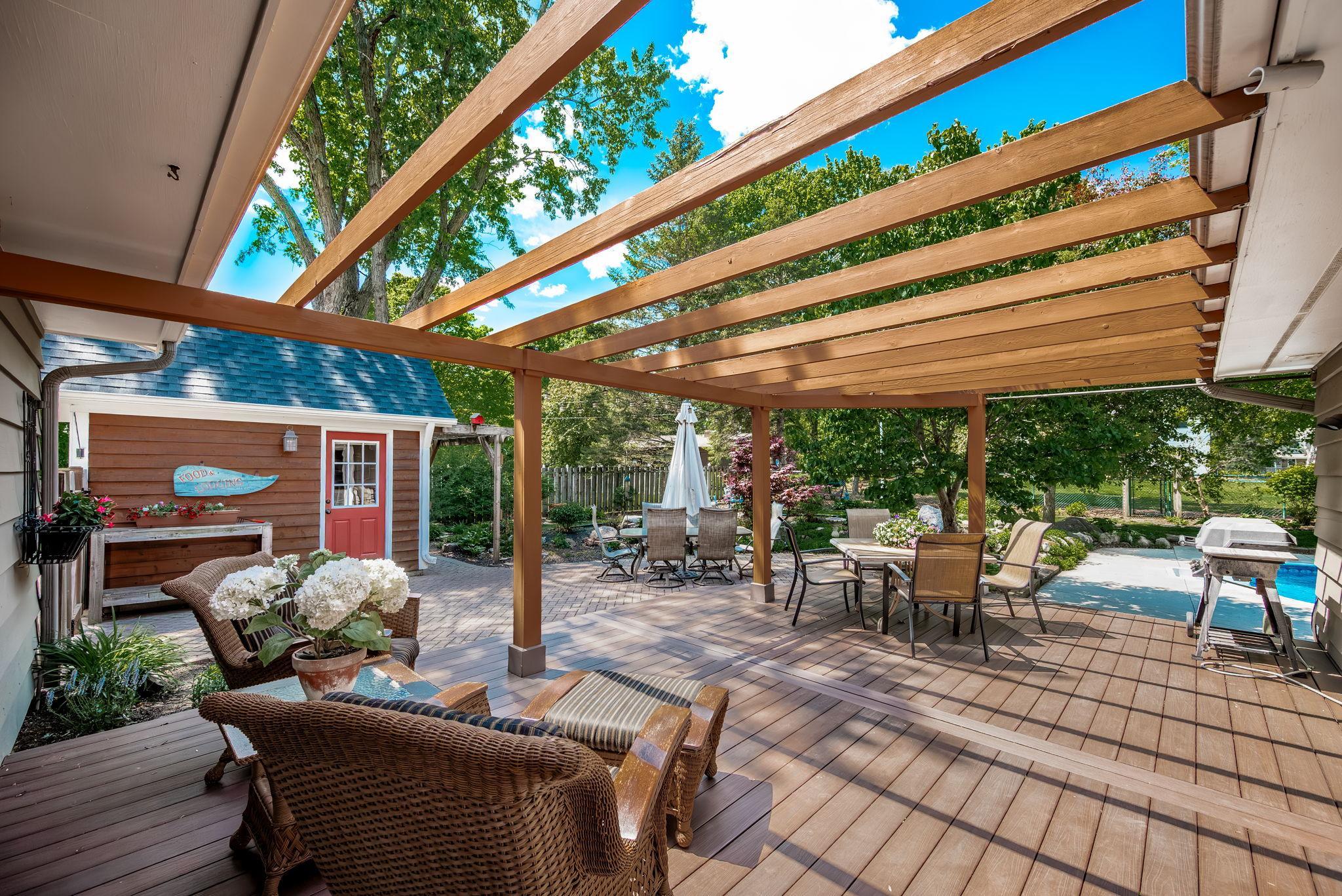 2135 Shadyview Lane N