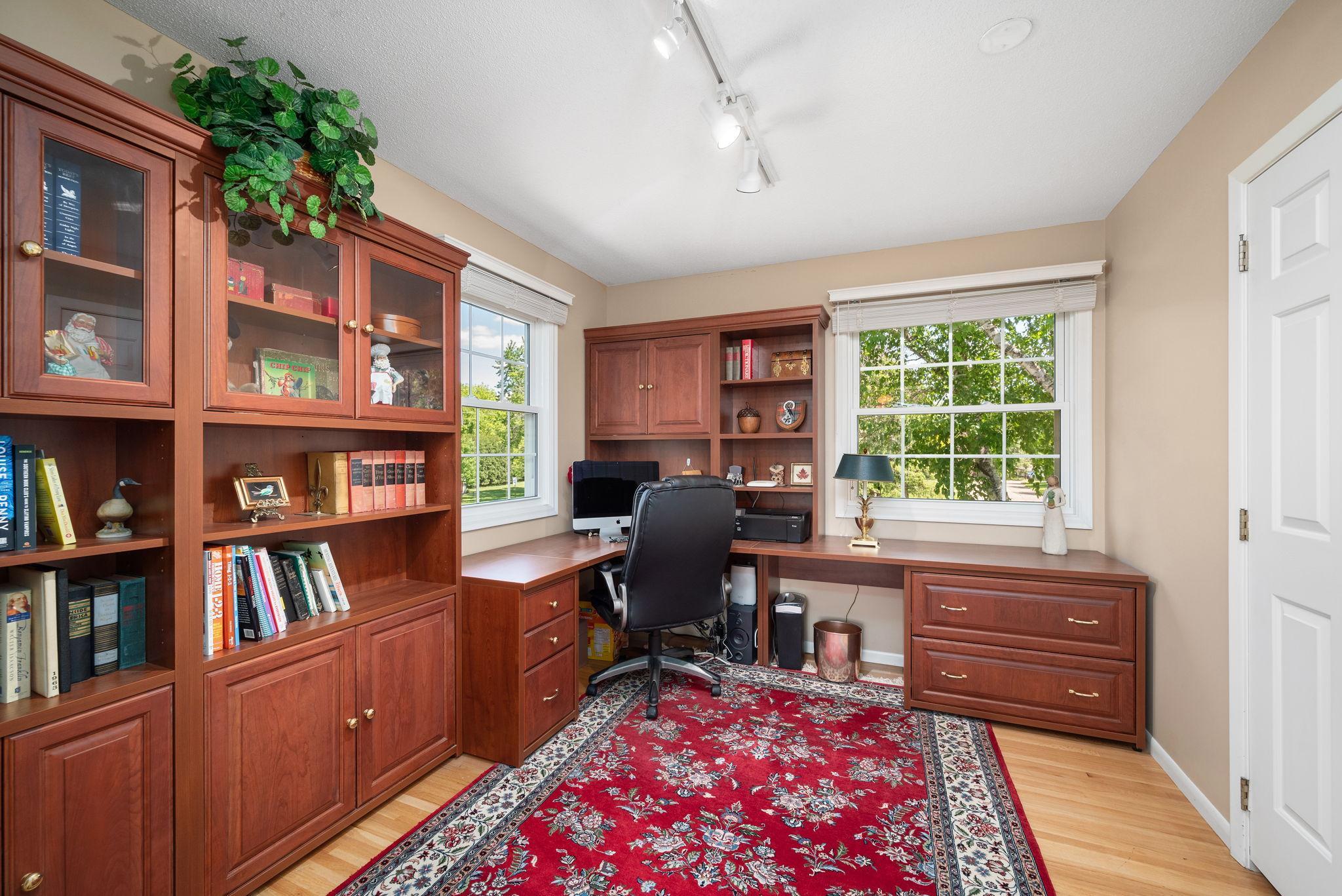 2135 Shadyview Lane N