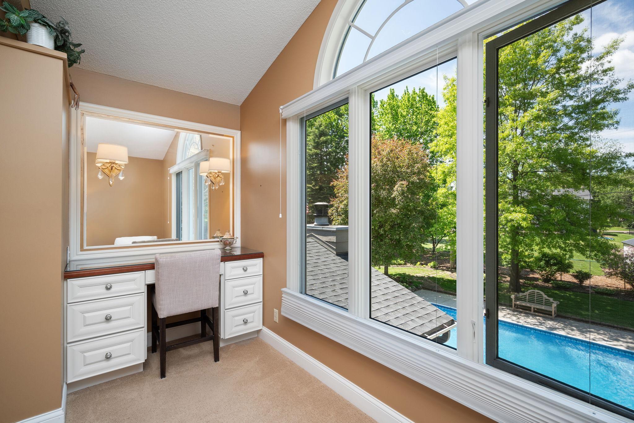 2135 Shadyview Lane N