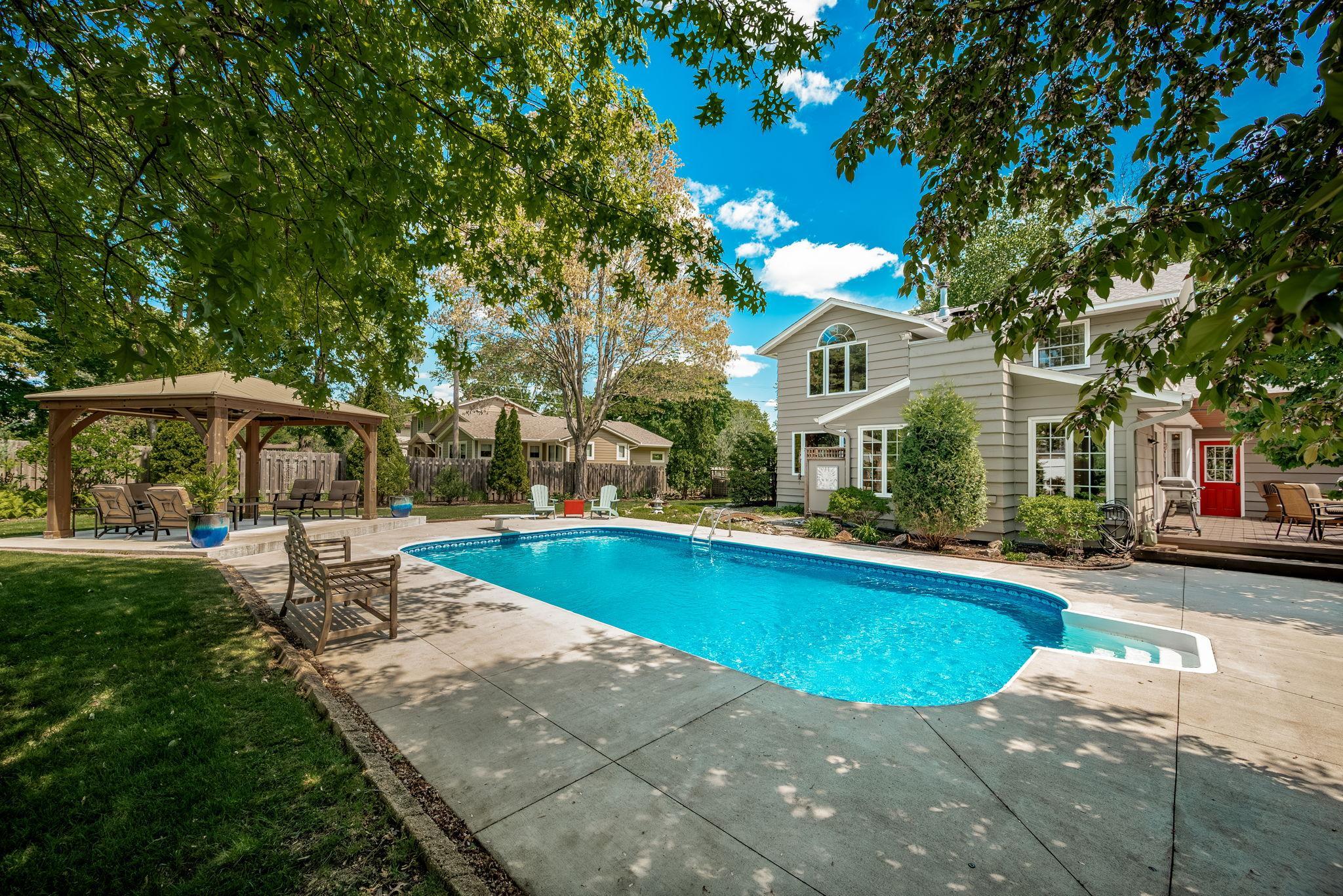 2135 Shadyview Lane N