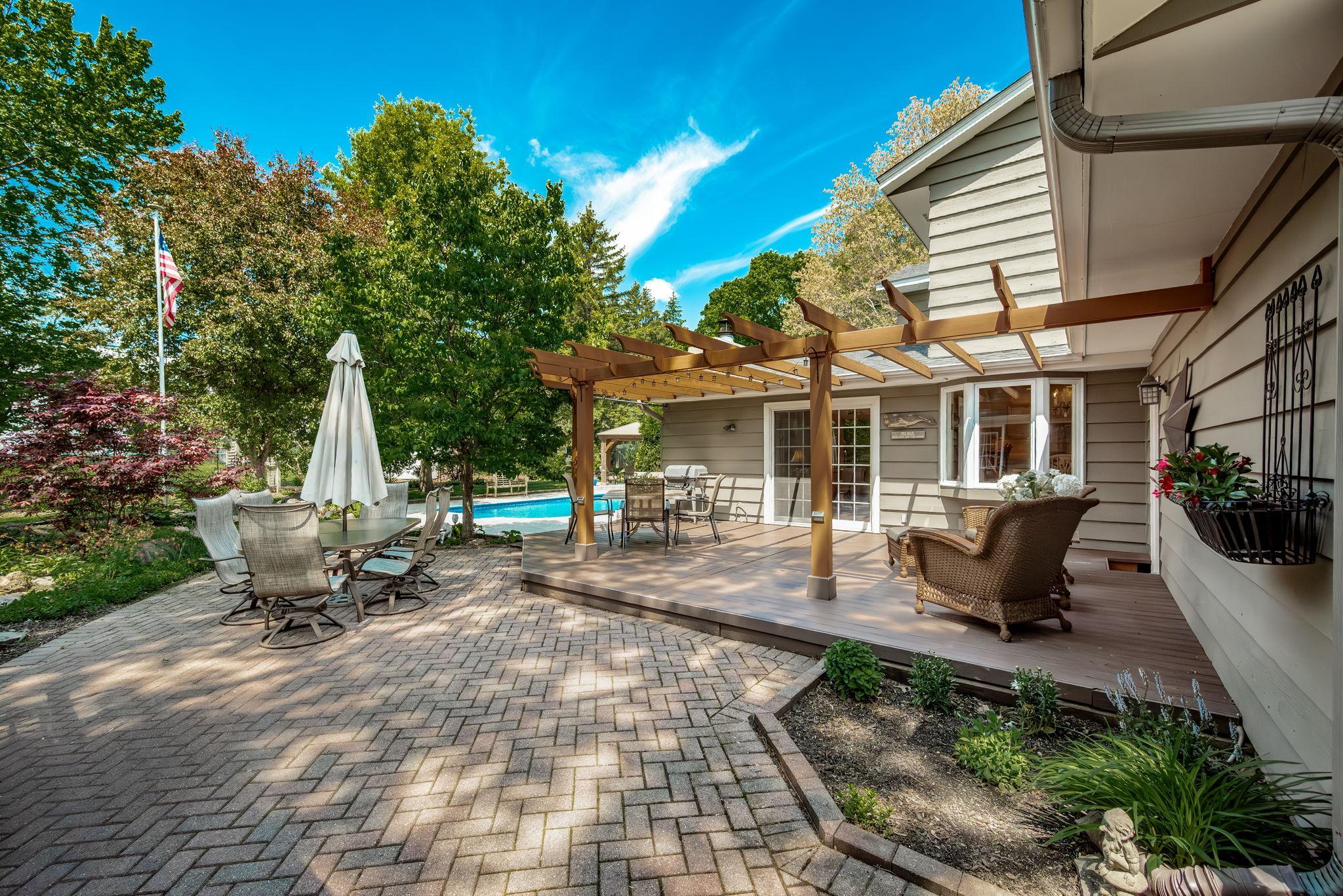 2135 Shadyview Lane N