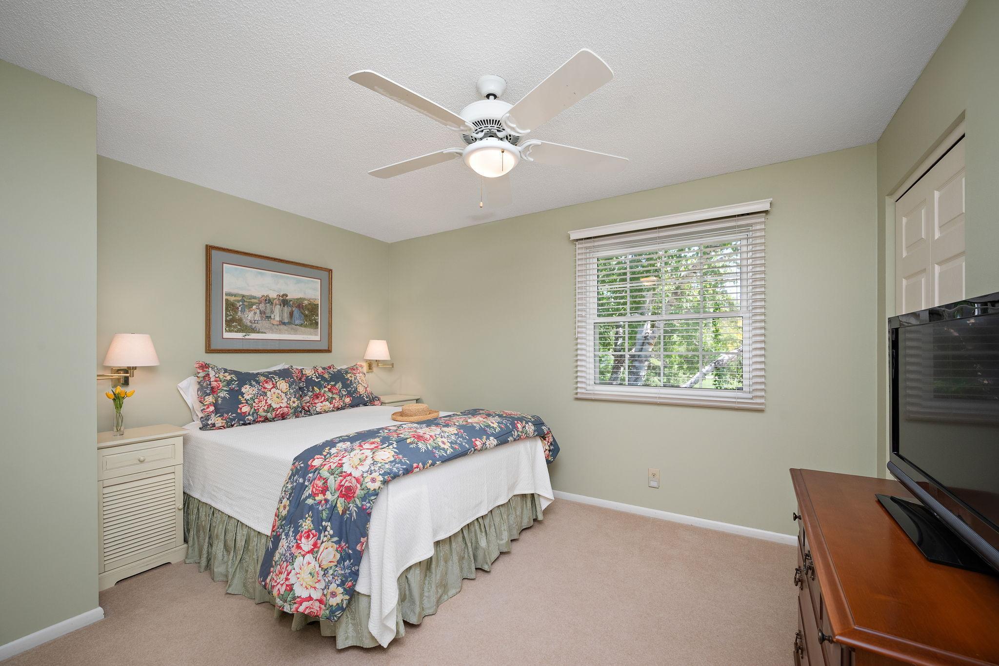 2135 Shadyview Lane N